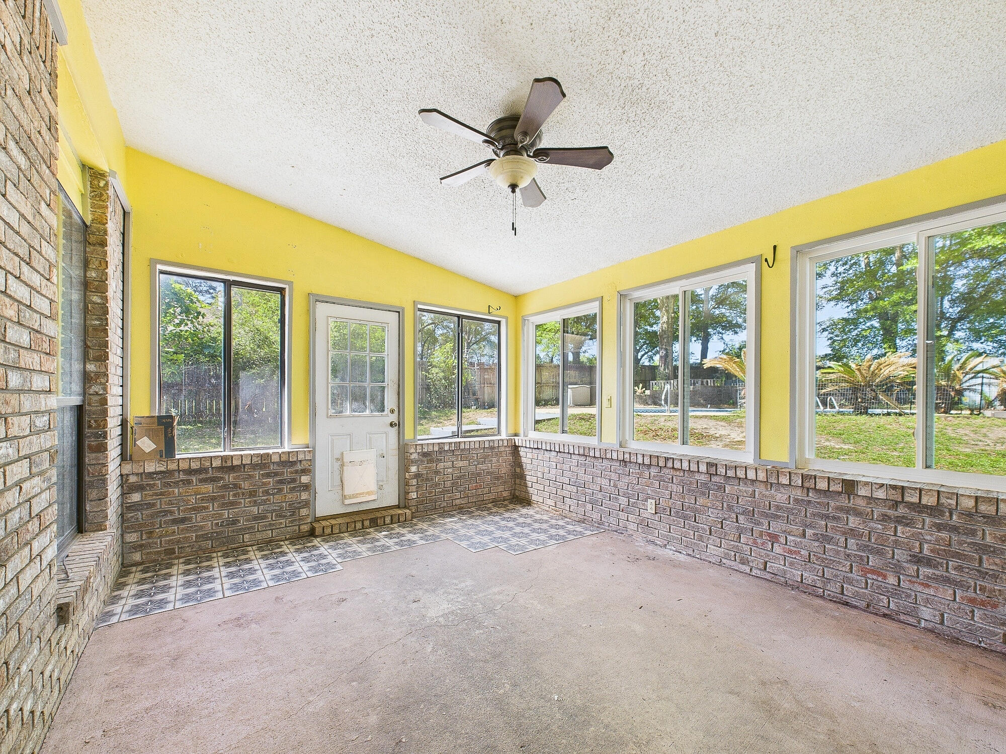 ROLLING HILLS ESTATES - Residential