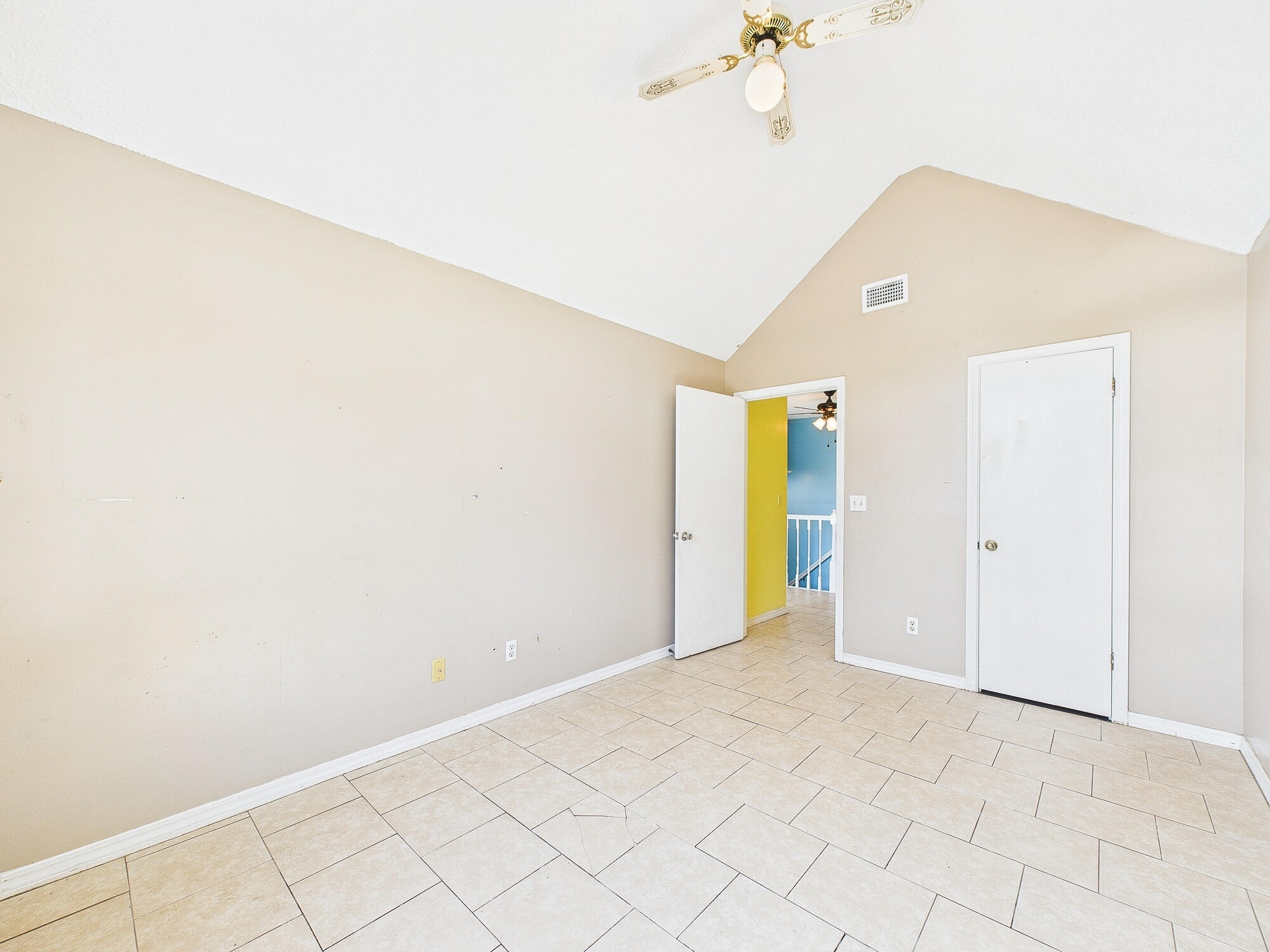 ROLLING HILLS ESTATES - Residential