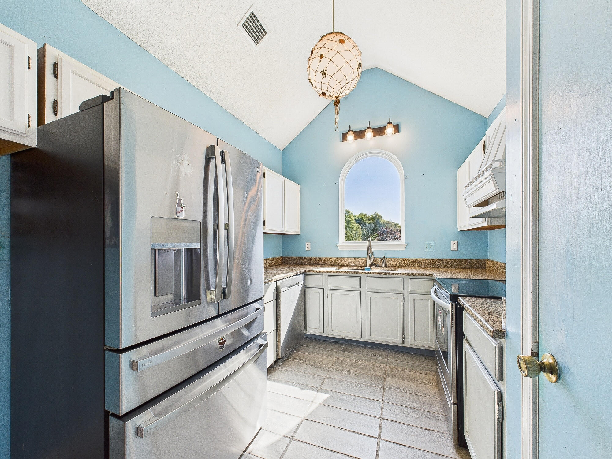 ROLLING HILLS ESTATES - Residential