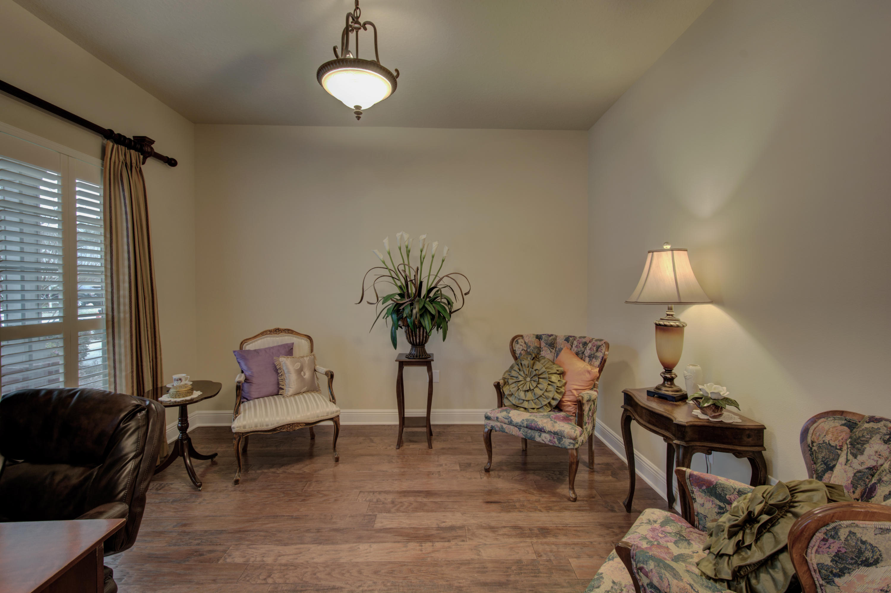 WHISPERING LAKE - Residential