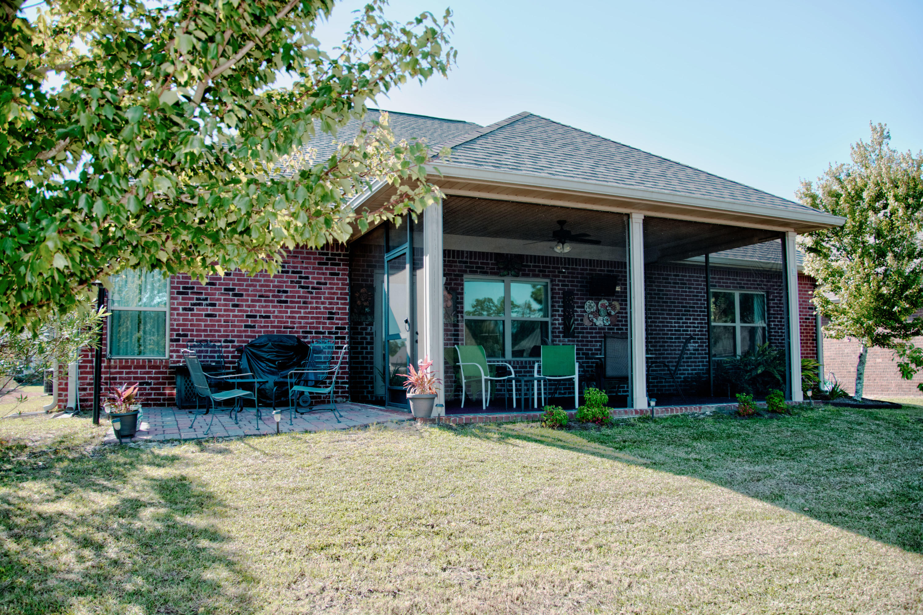 WHISPERING LAKE - Residential