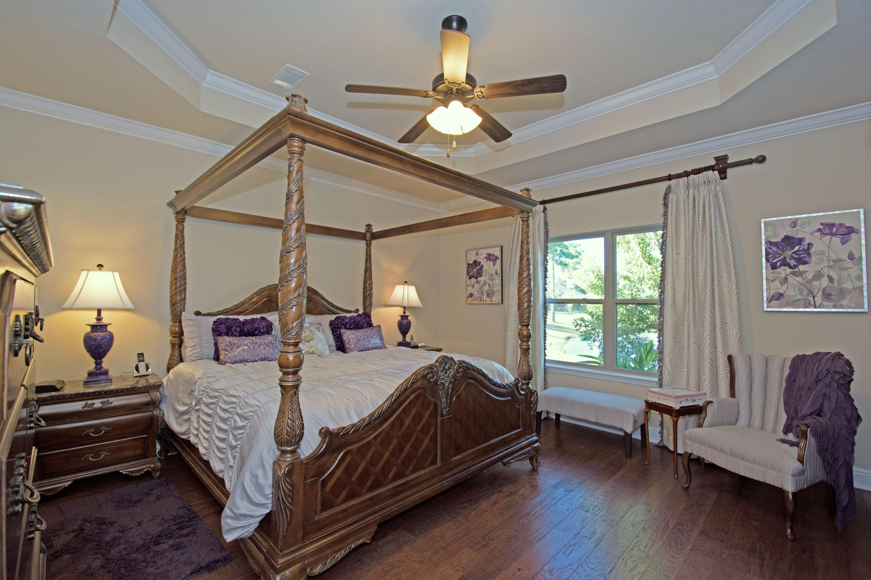 WHISPERING LAKE - Residential