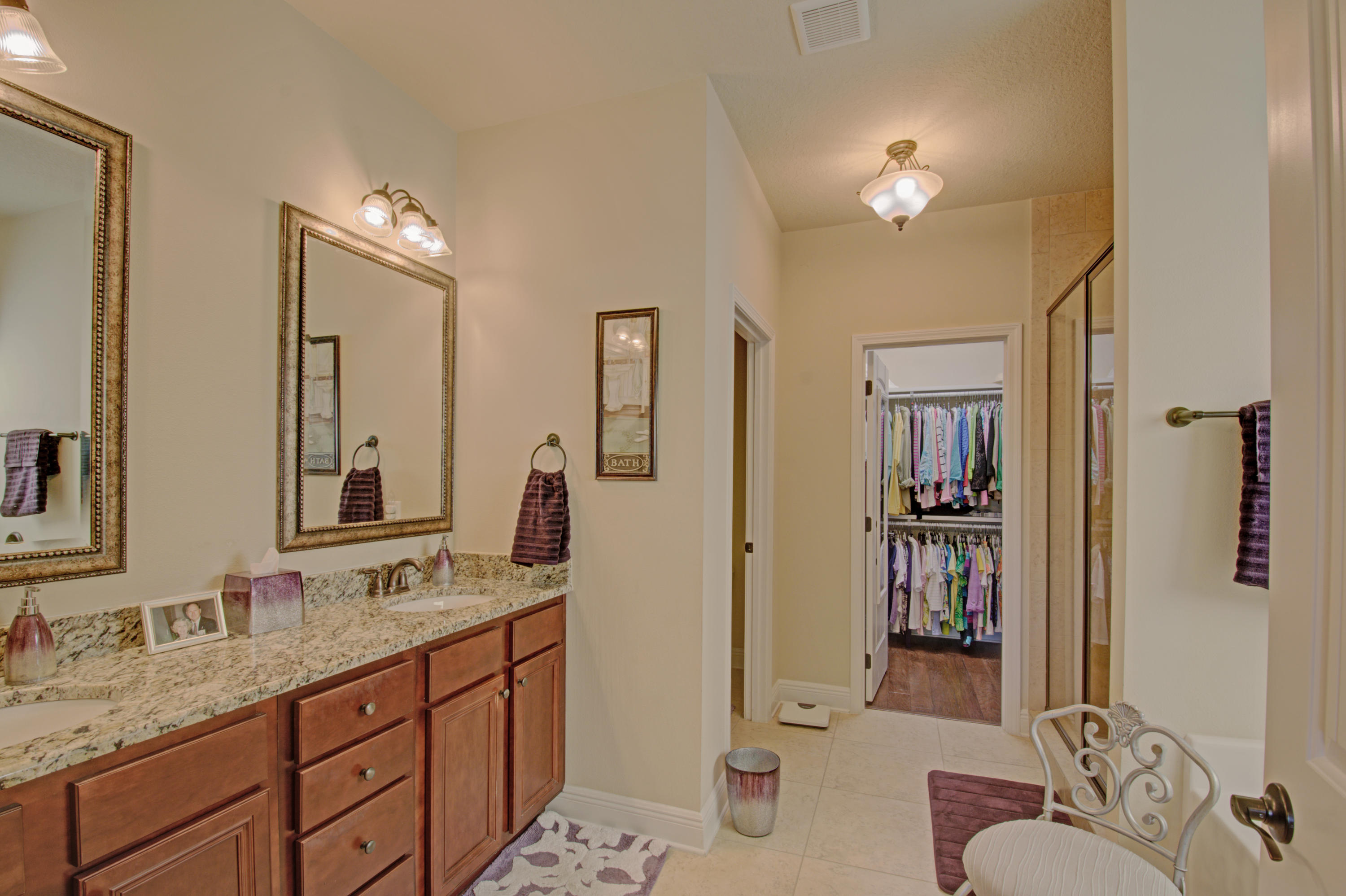 WHISPERING LAKE - Residential