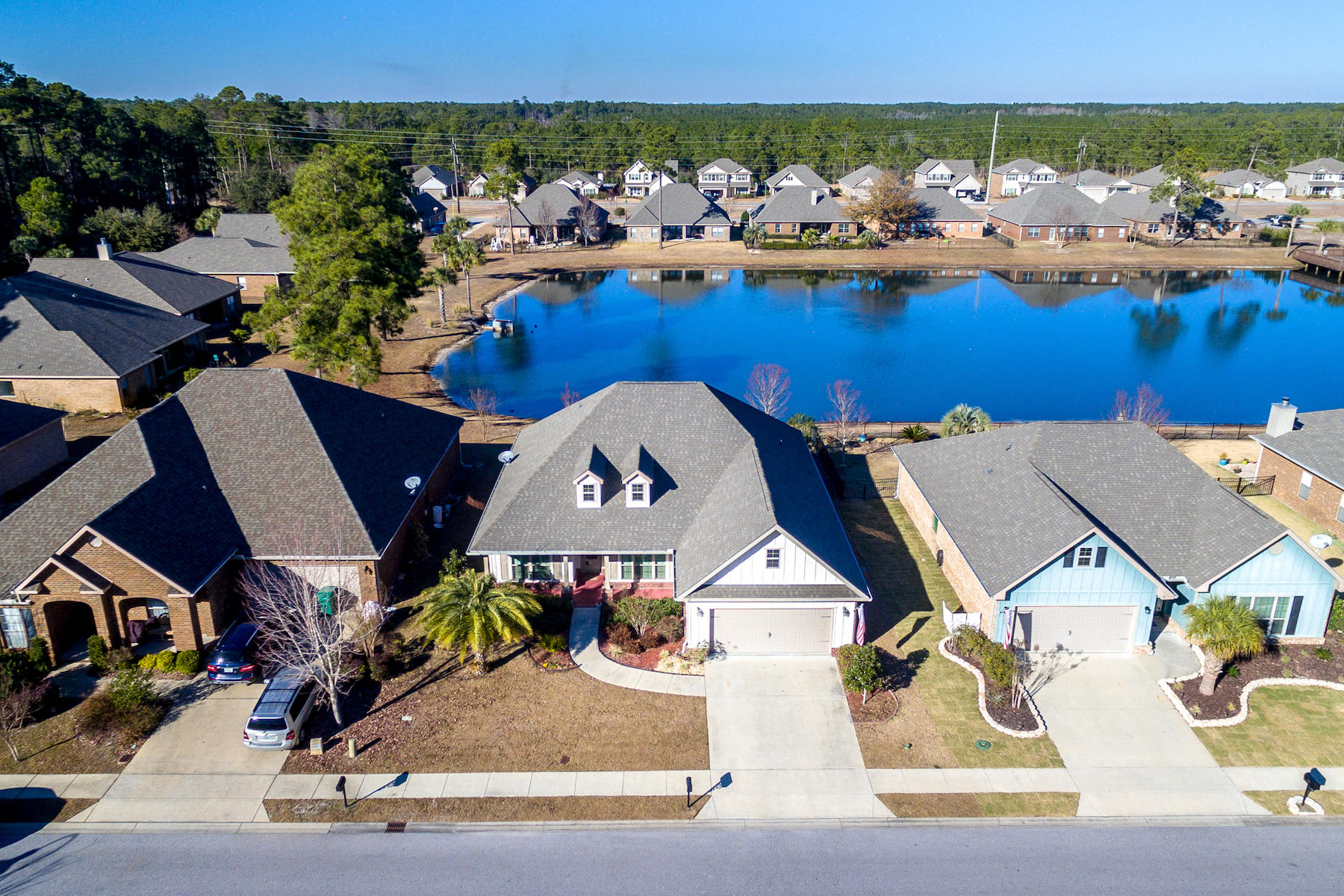 WHISPERING LAKE - Residential