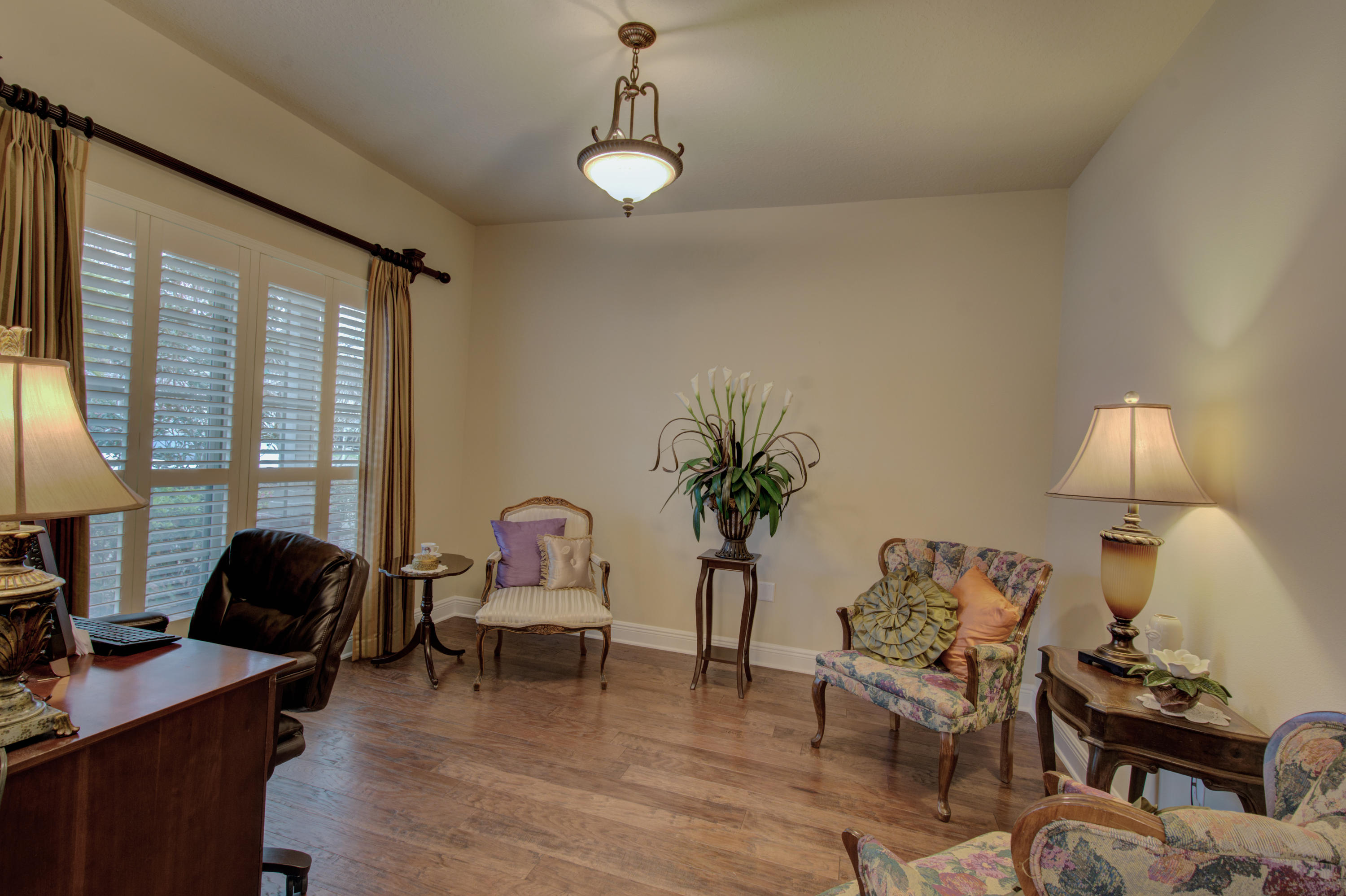 WHISPERING LAKE - Residential