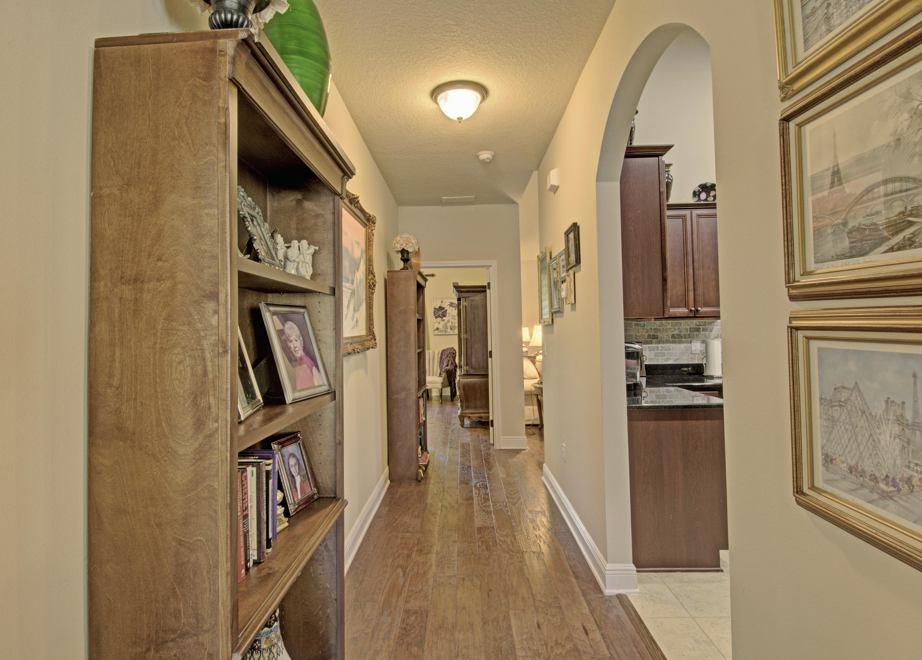 WHISPERING LAKE - Residential