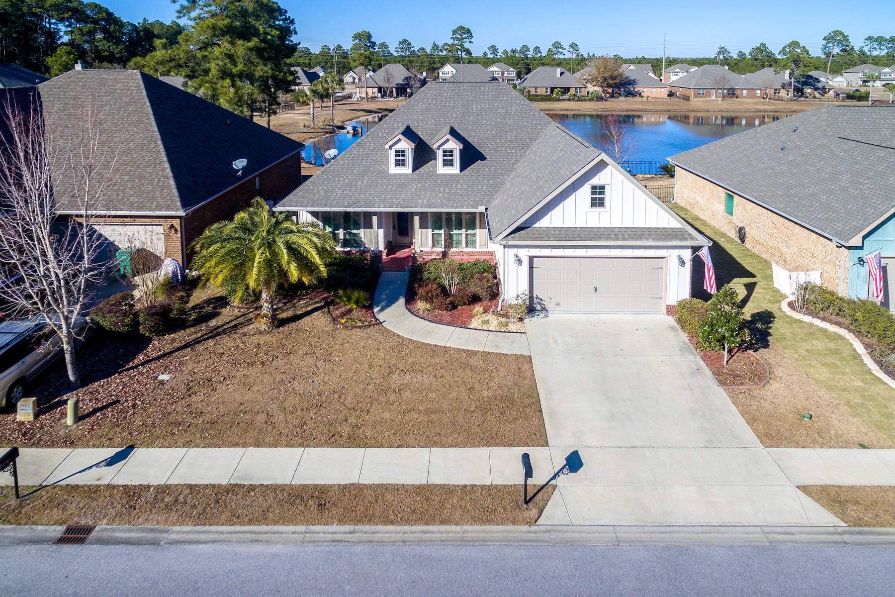 WHISPERING LAKE - Residential