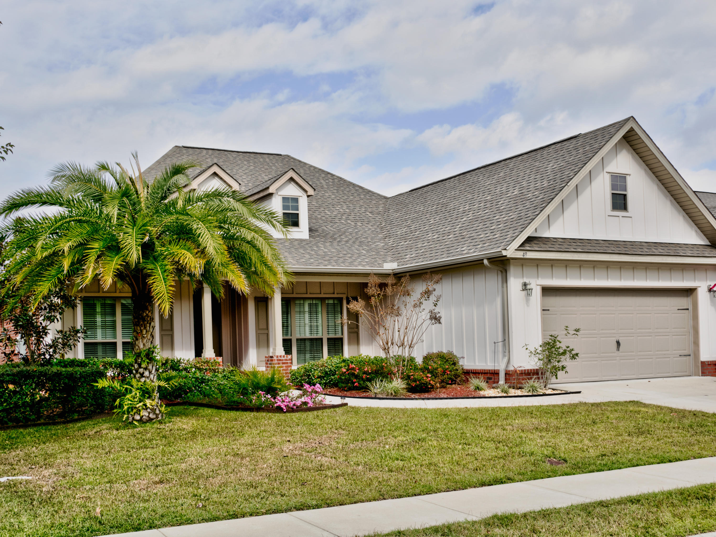 WHISPERING LAKE - Residential