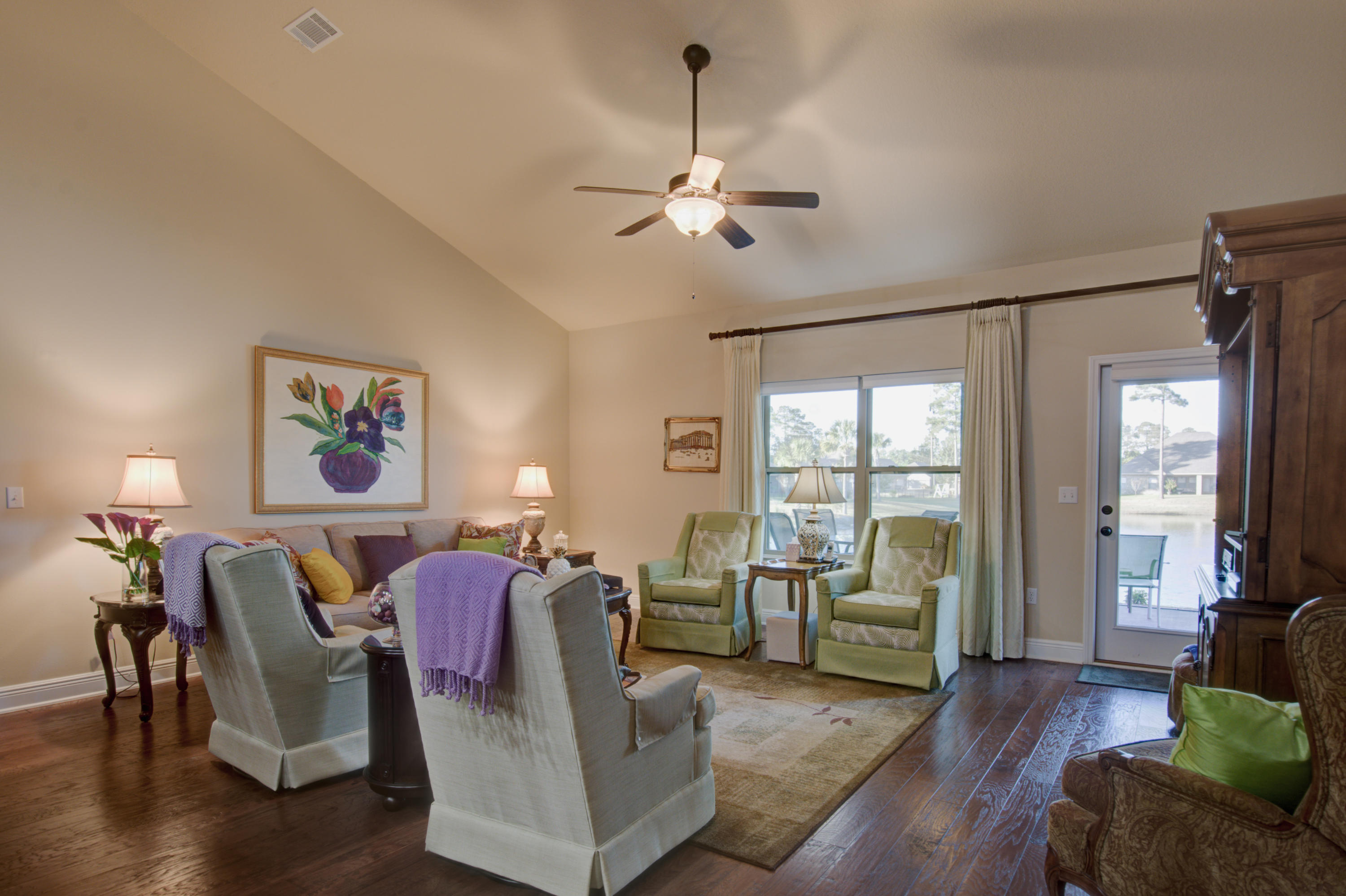 WHISPERING LAKE - Residential