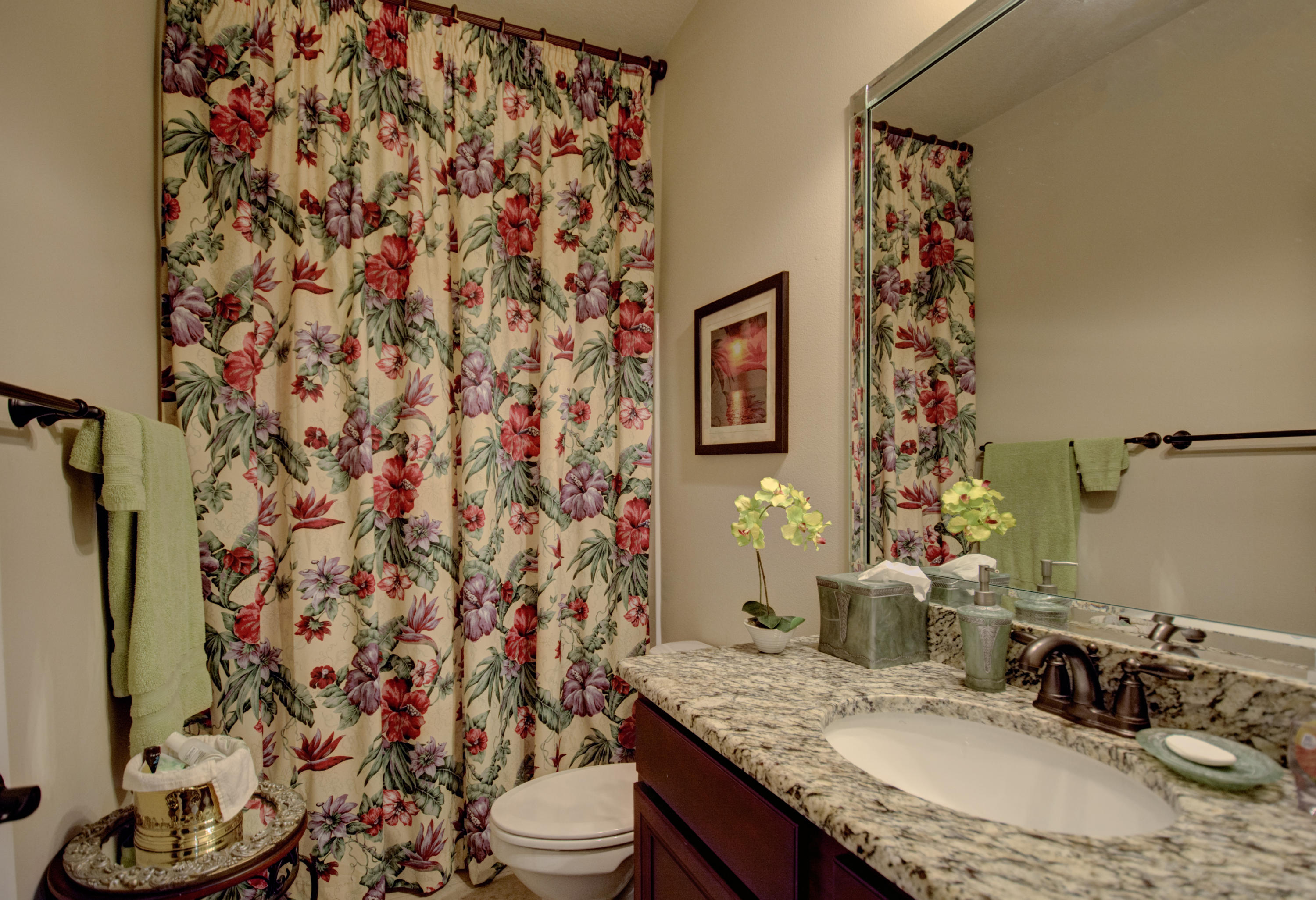 WHISPERING LAKE - Residential