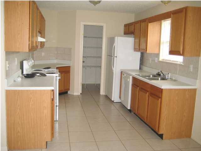 RIVERCHASE S/D PH 2 - Residential Lease