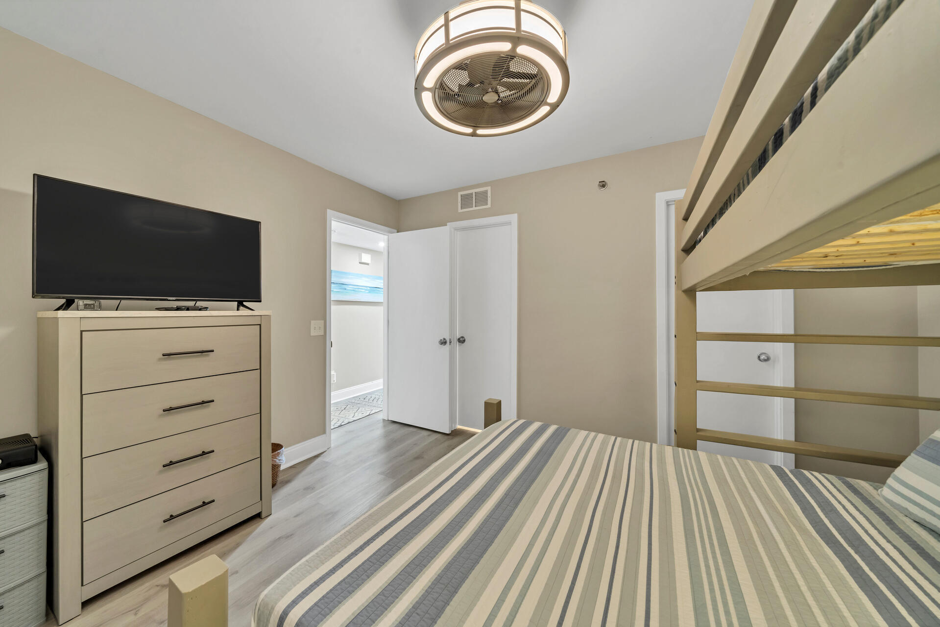 MAINSAIL CONDO PH 4 - Residential