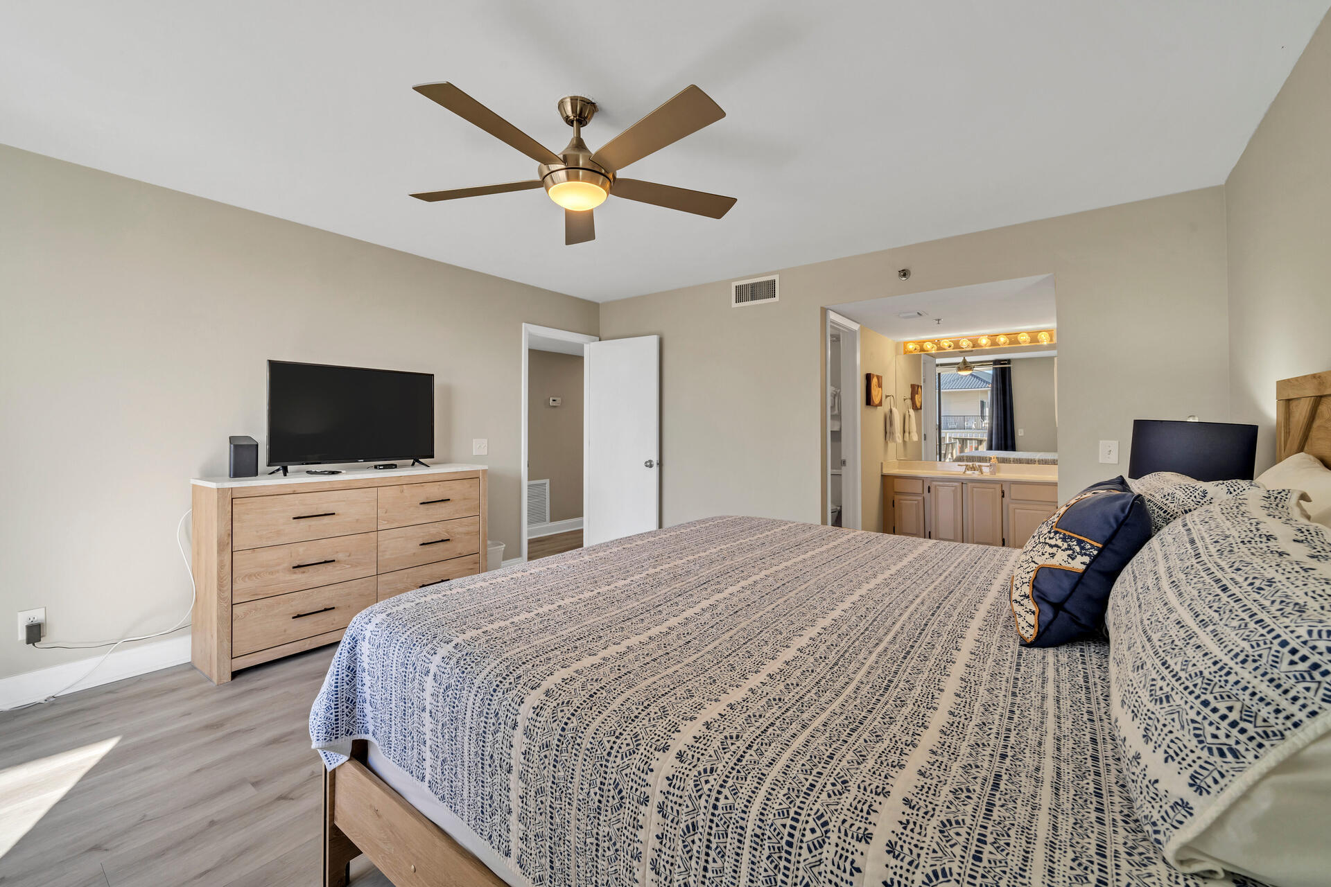 MAINSAIL CONDO PH 4 - Residential
