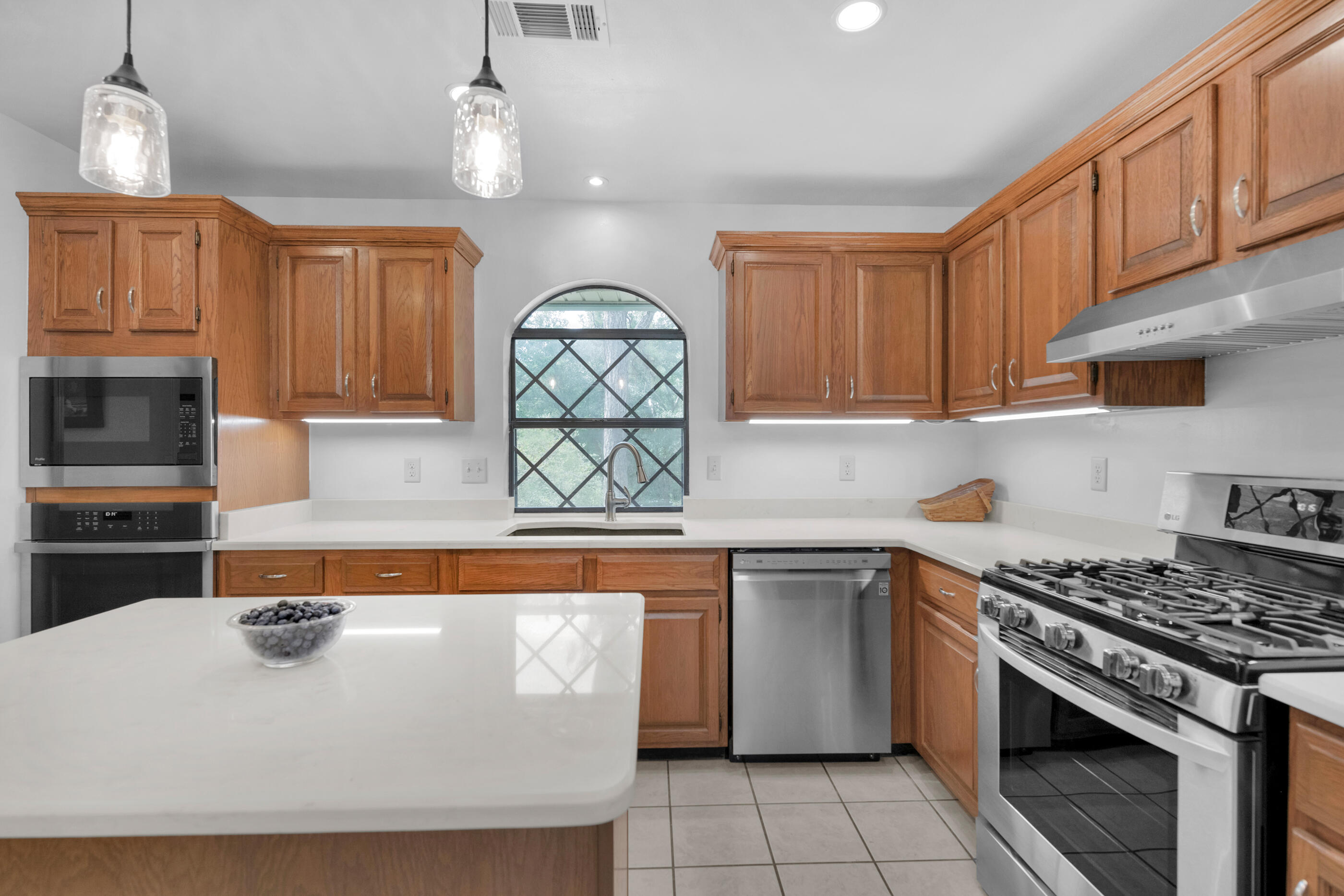 ROCKY BAYOU COUNTRY CLUB ESTATES 3 - Residential