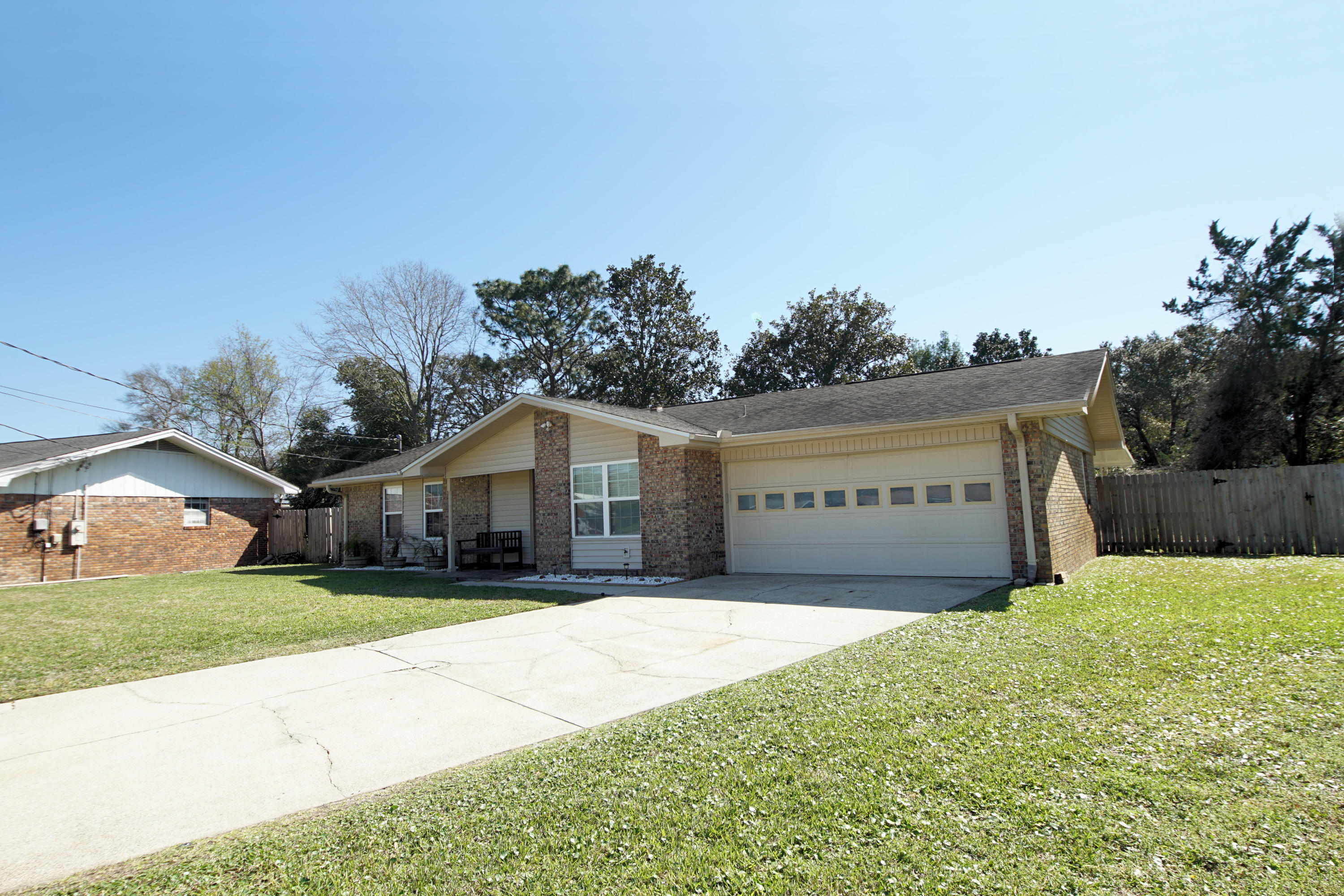 OAKRIDGE MANOR - Residential