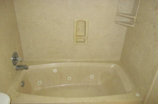 3RD ADD PARK PLACE E 100FT. OF LOT 5 BLK 12 - Residential Lease