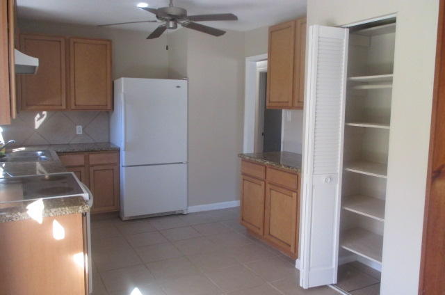 3RD ADD PARK PLACE E 100FT. OF LOT 5 BLK 12 - Residential Lease