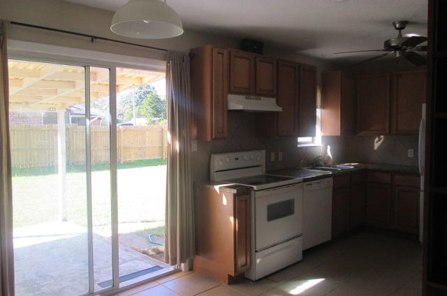 3RD ADD PARK PLACE E 100FT. OF LOT 5 BLK 12 - Residential Lease