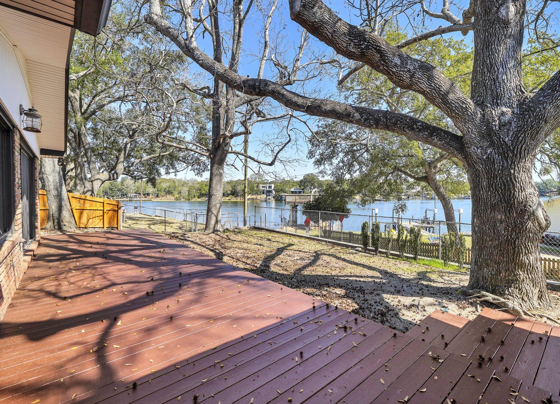 BAYOU WOODS 3RD ADDN - Residential