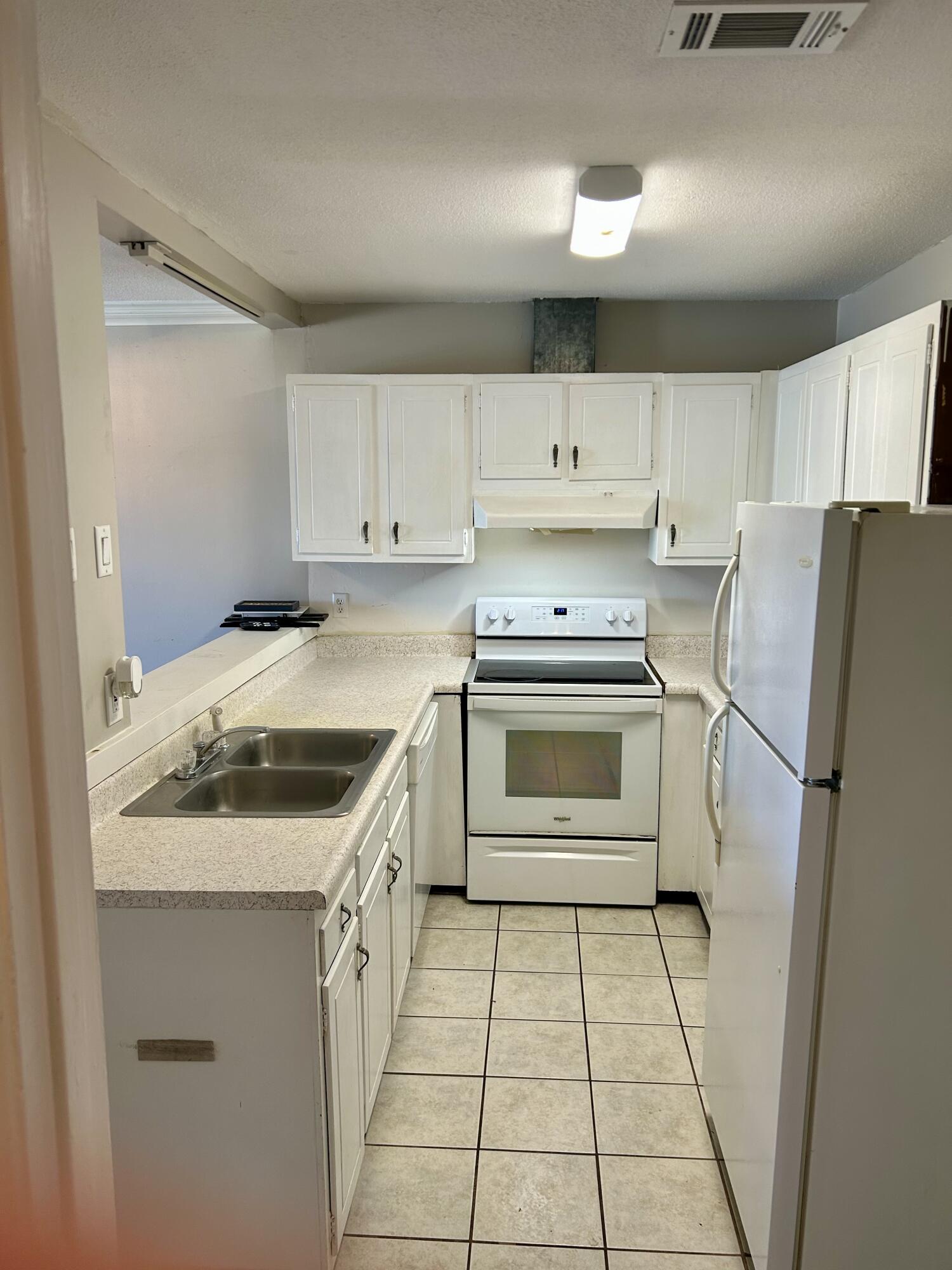 BAYVIEW WATERS CONDO - Residential Lease