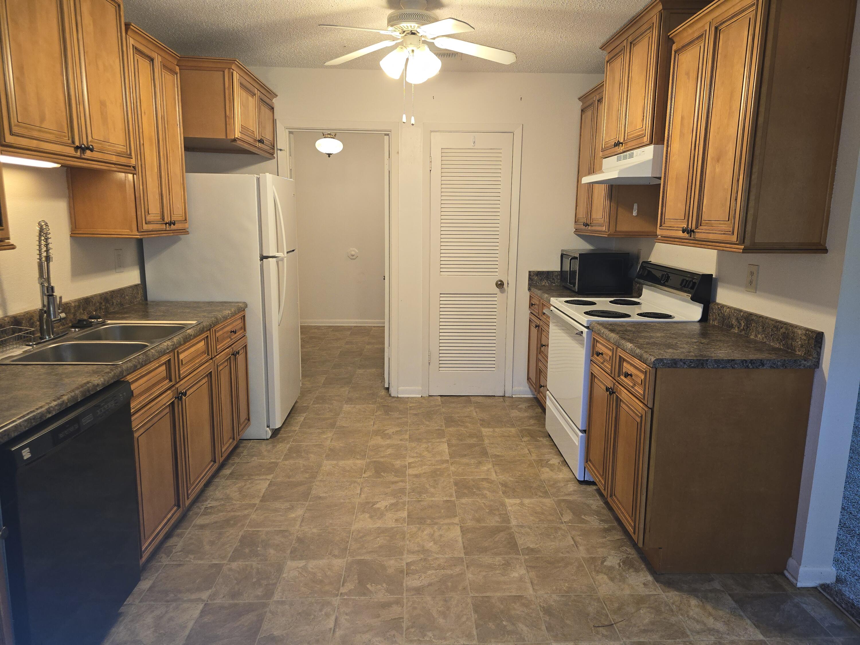 BERKSHIRE WOODS - Residential Lease