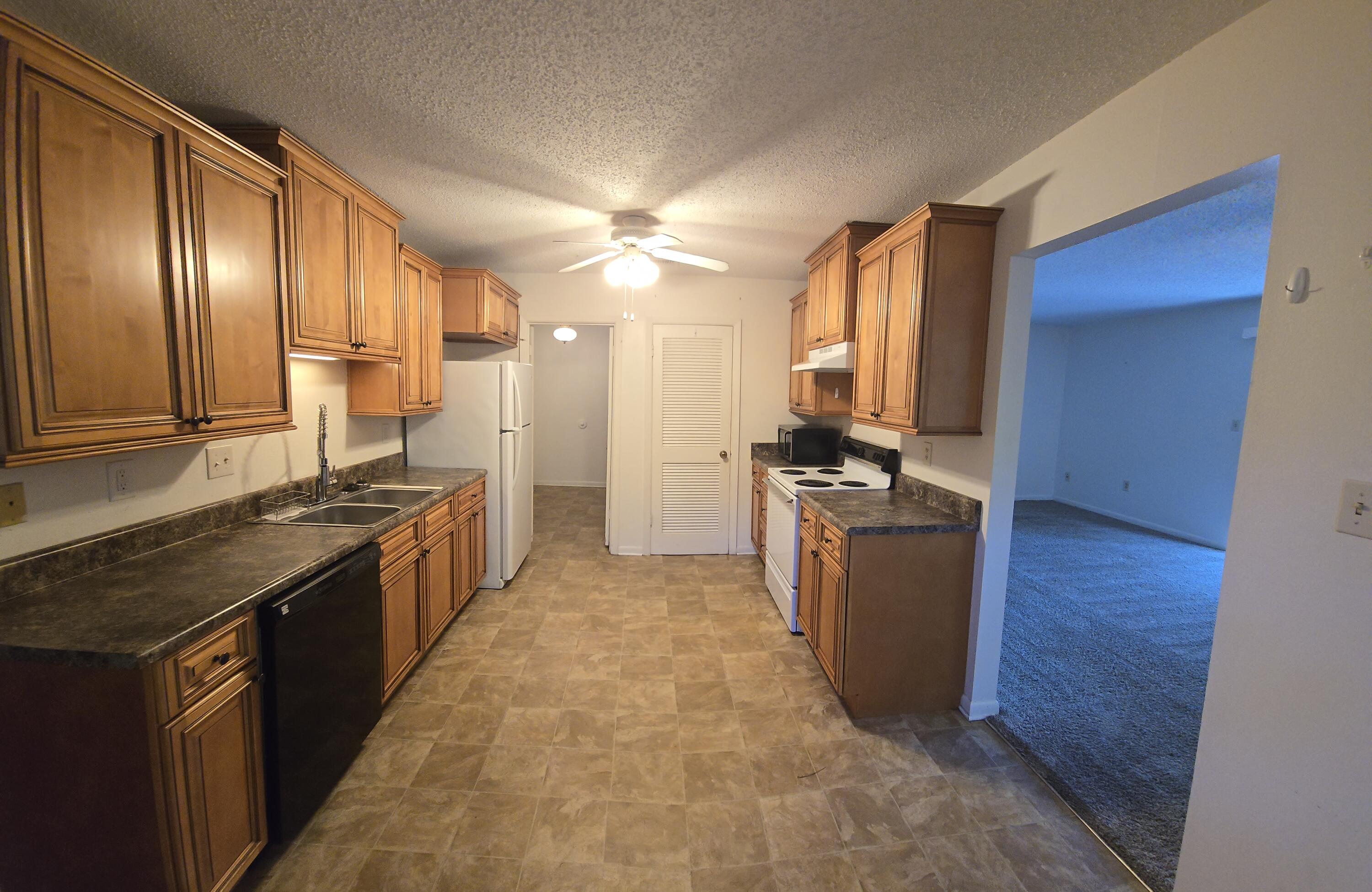 BERKSHIRE WOODS - Residential Lease