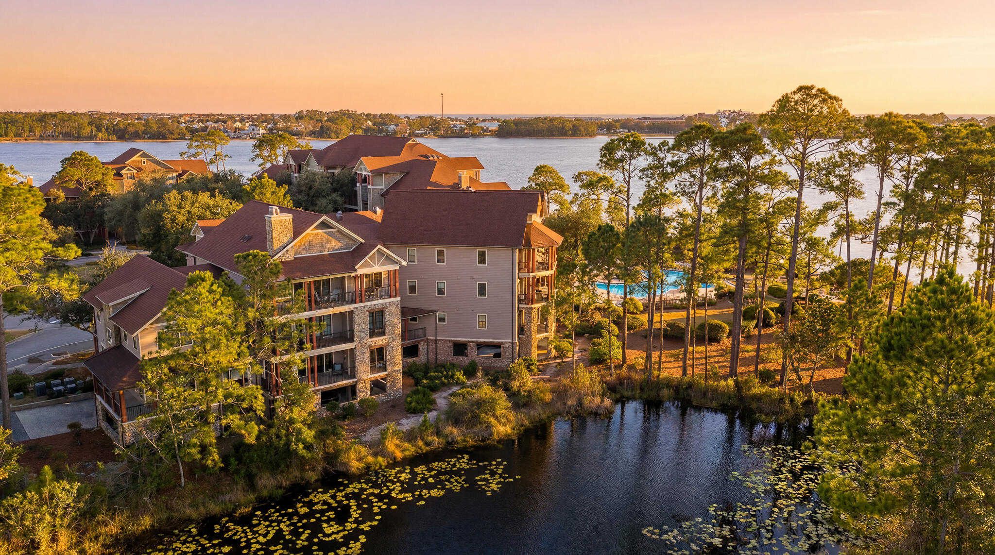 LAKESIDE LODGE AT PROSPECT POINT - Residential