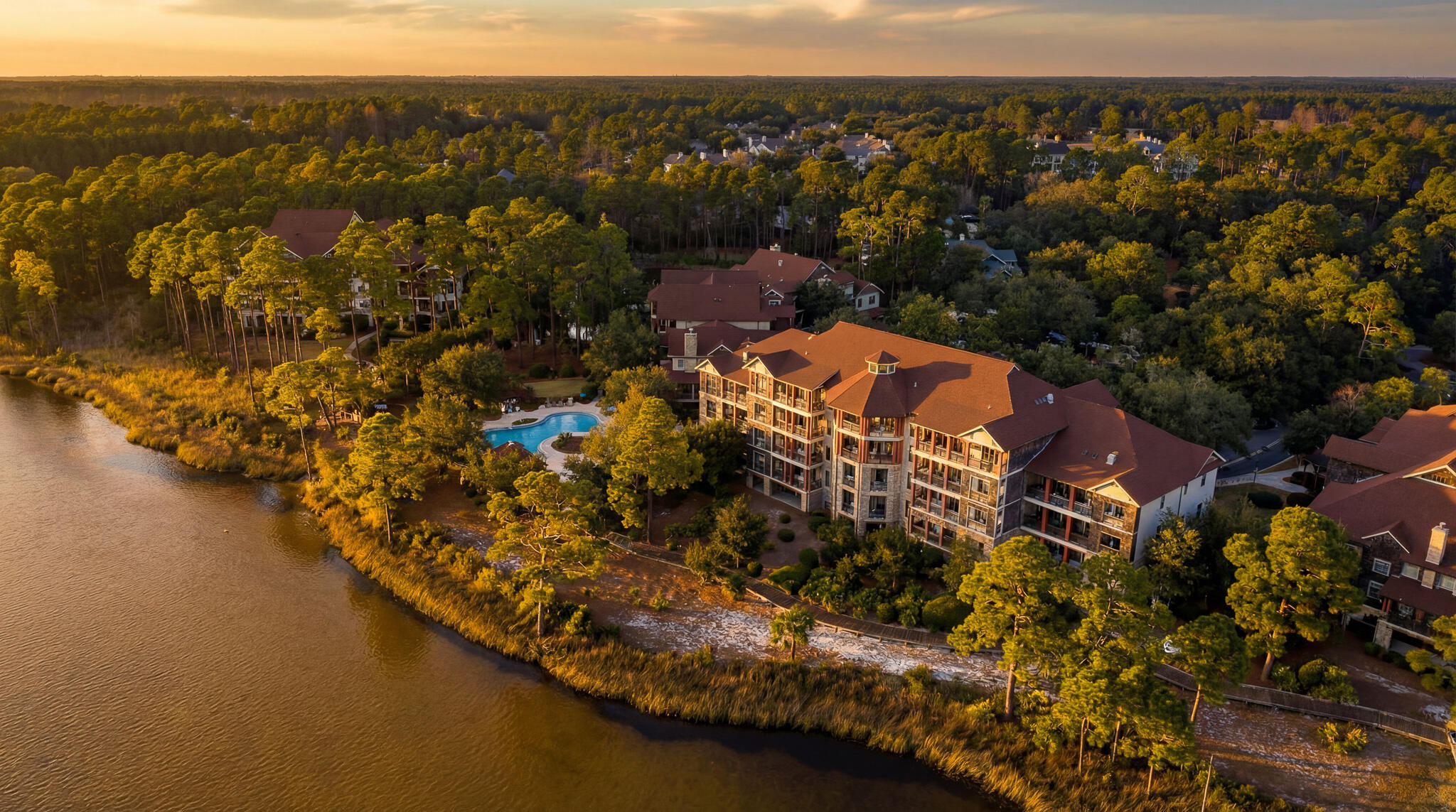 LAKESIDE LODGE AT PROSPECT POINT - Residential