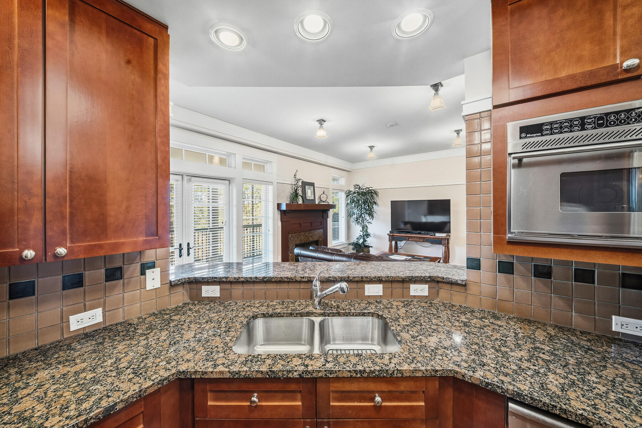 LAKESIDE LODGE AT PROSPECT POINT - Residential