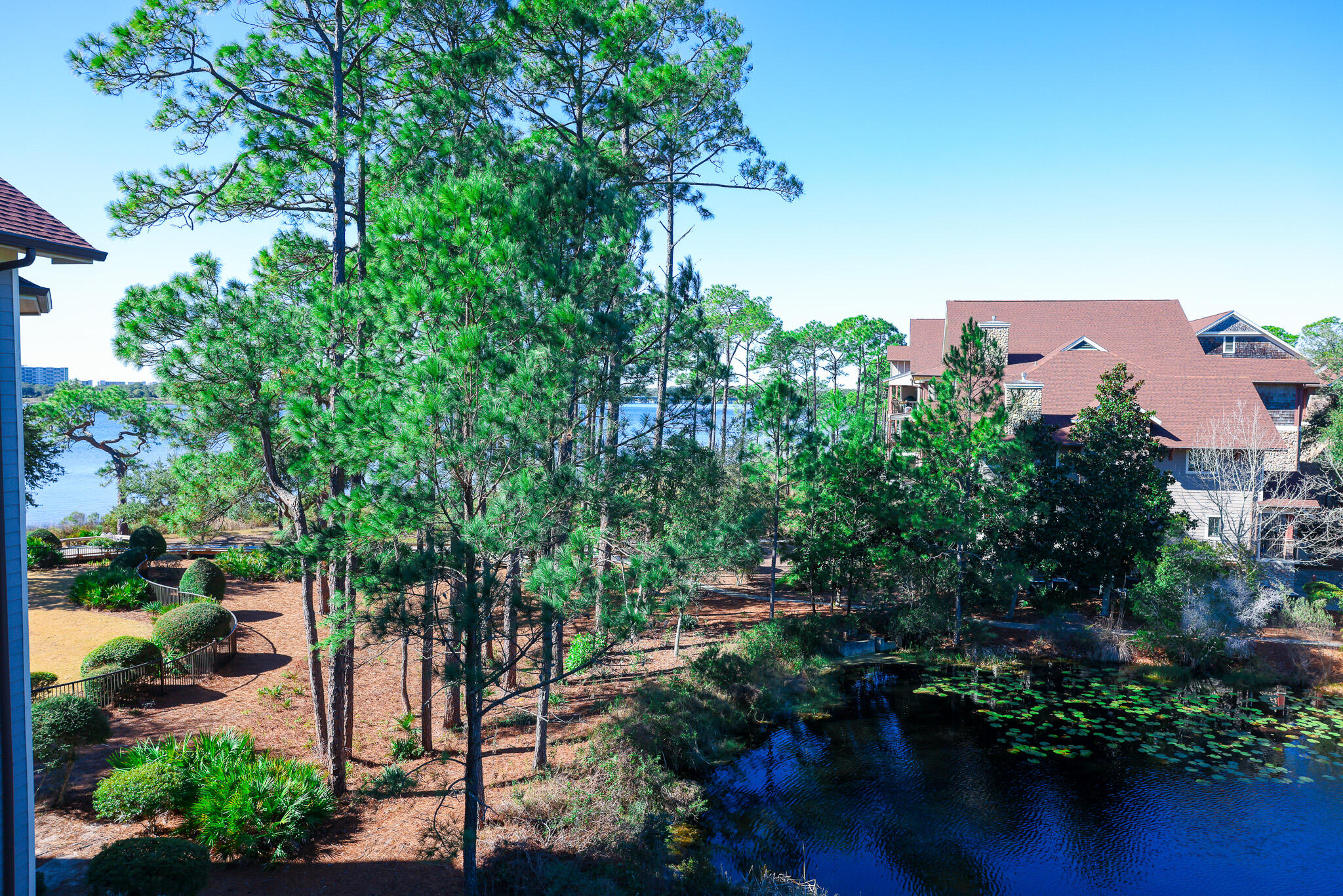 LAKESIDE LODGE AT PROSPECT POINT - Residential