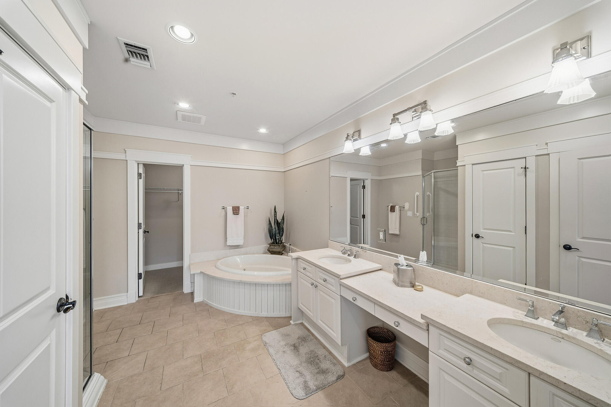 LAKESIDE LODGE AT PROSPECT POINT - Residential