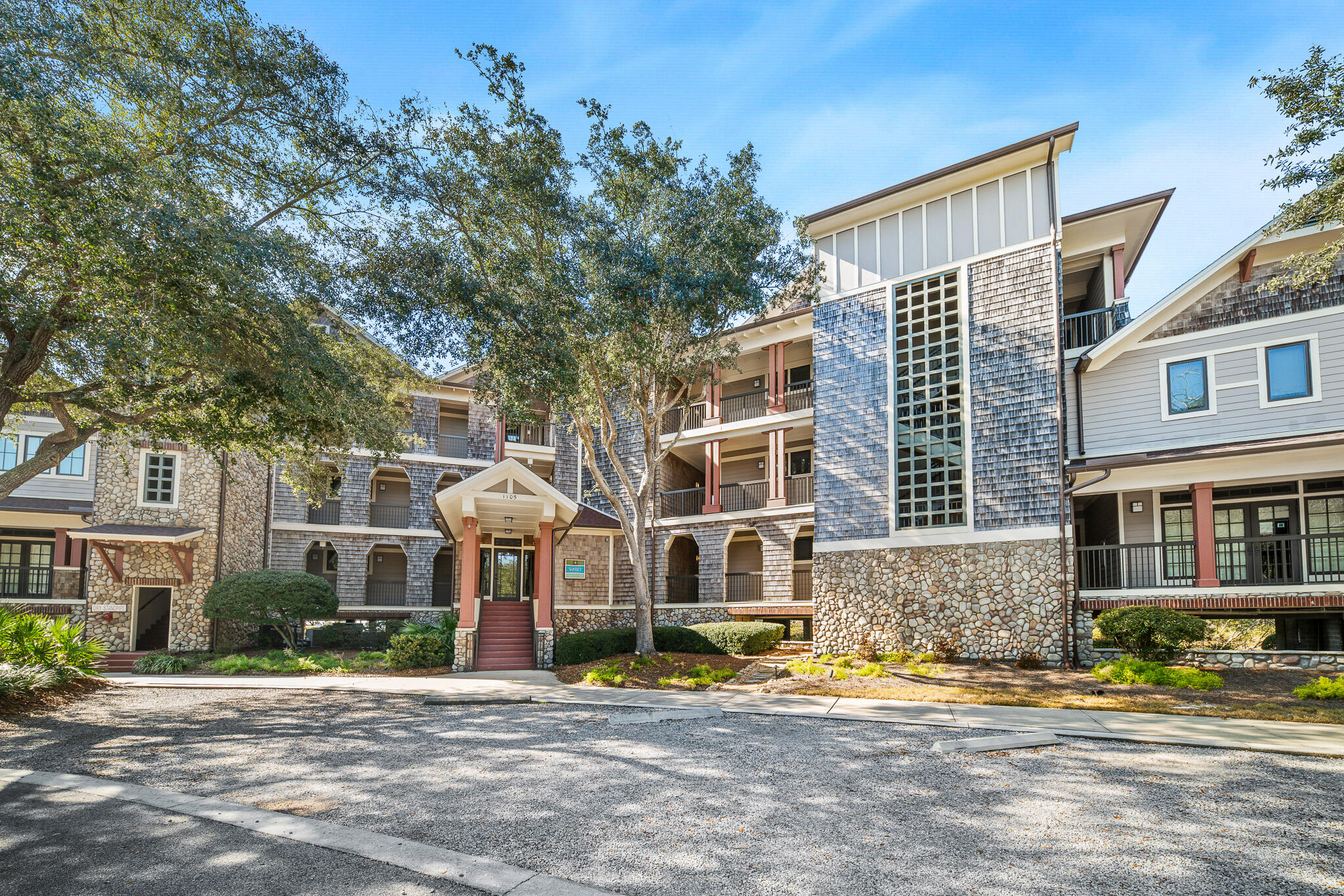 LAKESIDE LODGE AT PROSPECT POINT - Residential