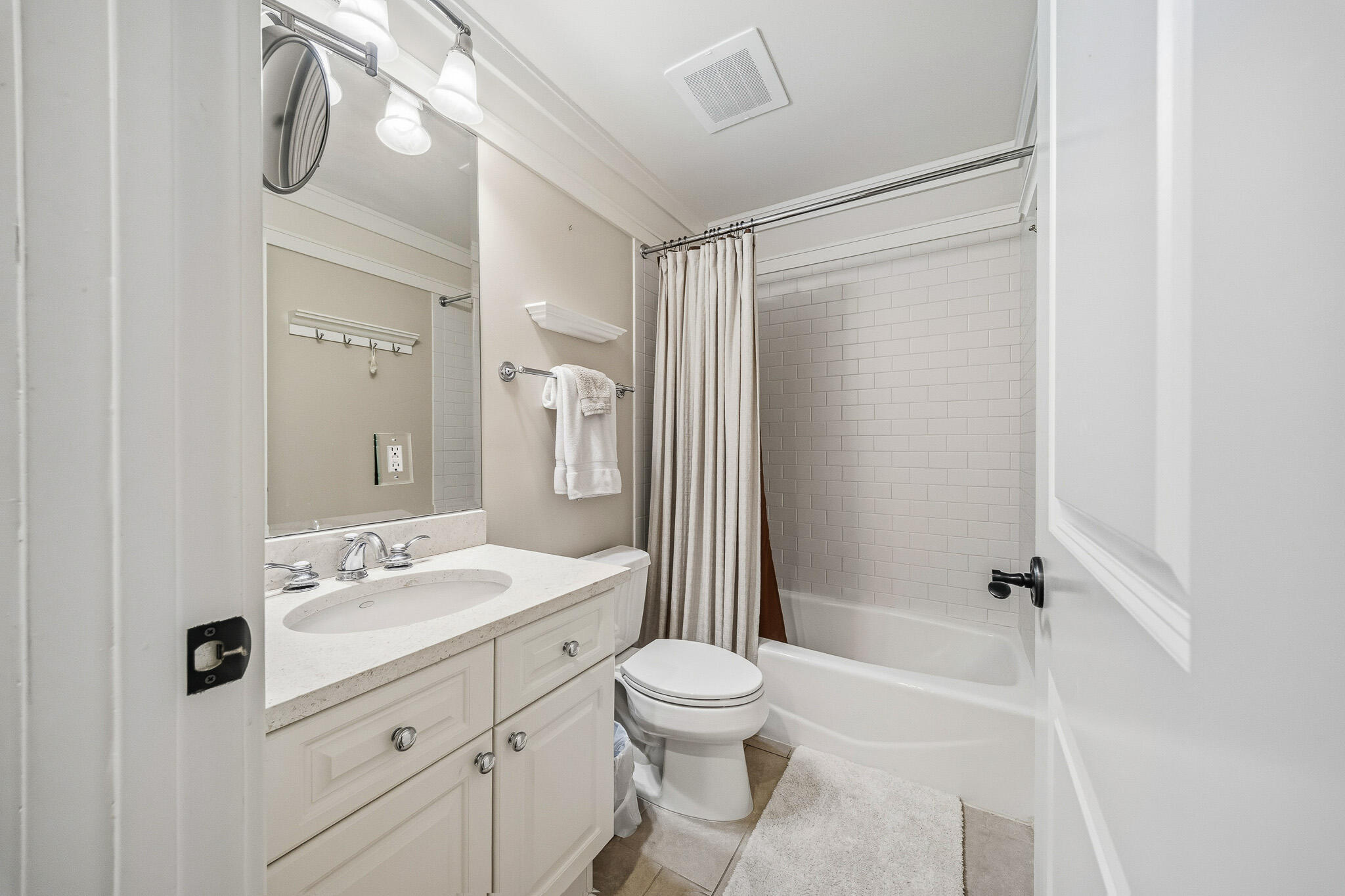 LAKESIDE LODGE AT PROSPECT POINT - Residential