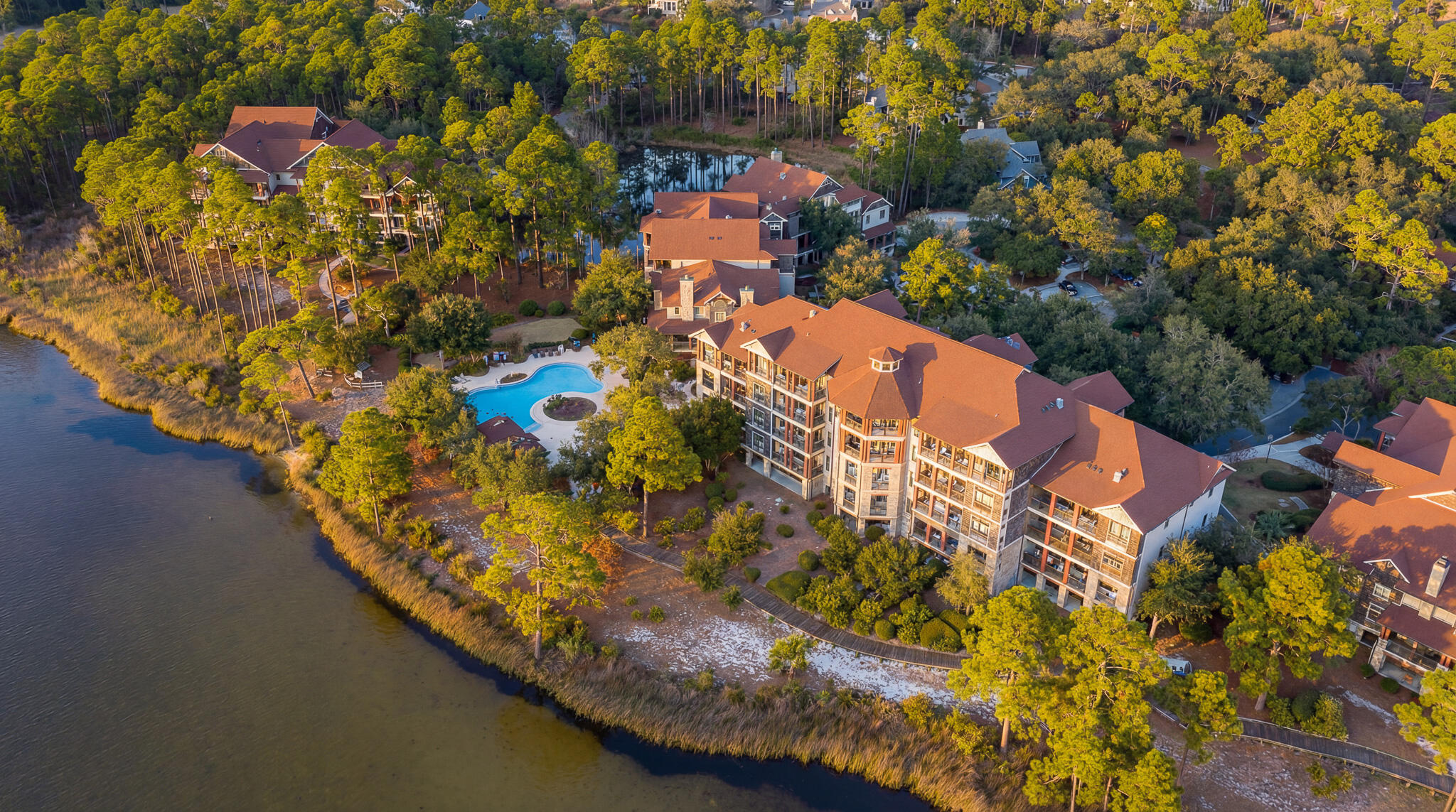 LAKESIDE LODGE AT PROSPECT POINT - Residential