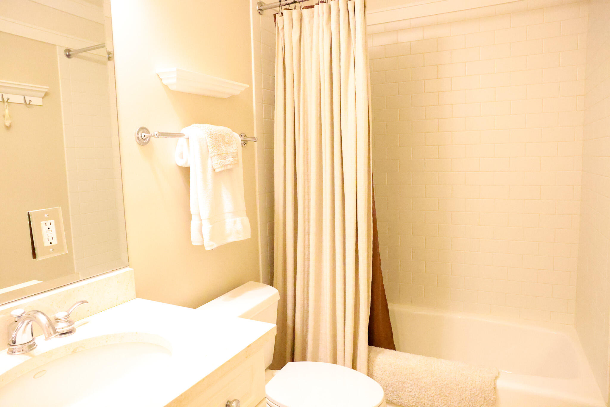 LAKESIDE LODGE AT PROSPECT POINT - Residential