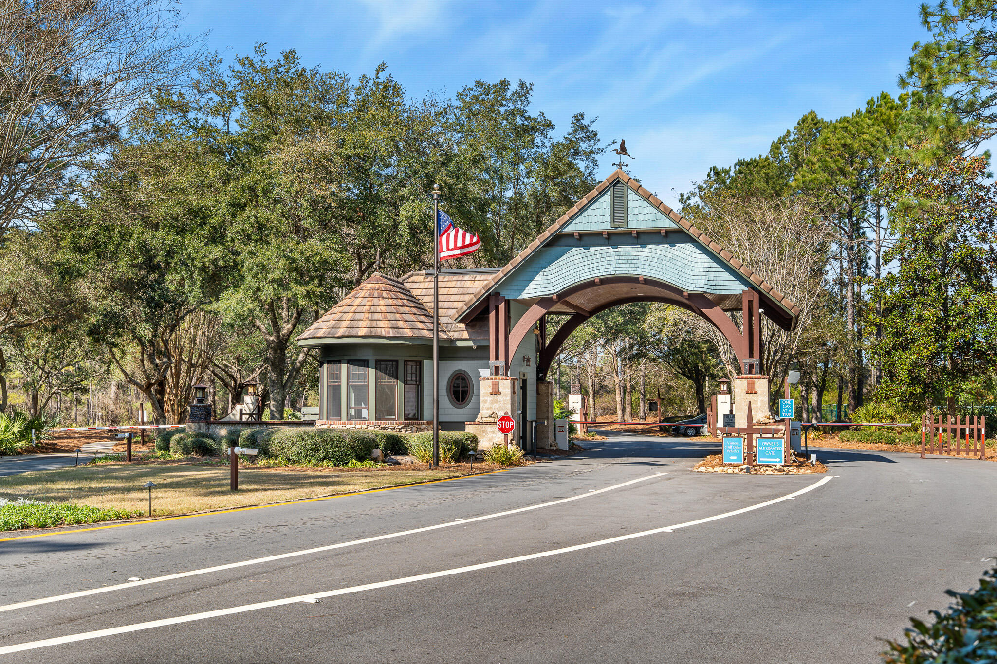 LAKESIDE LODGE AT PROSPECT POINT - Residential