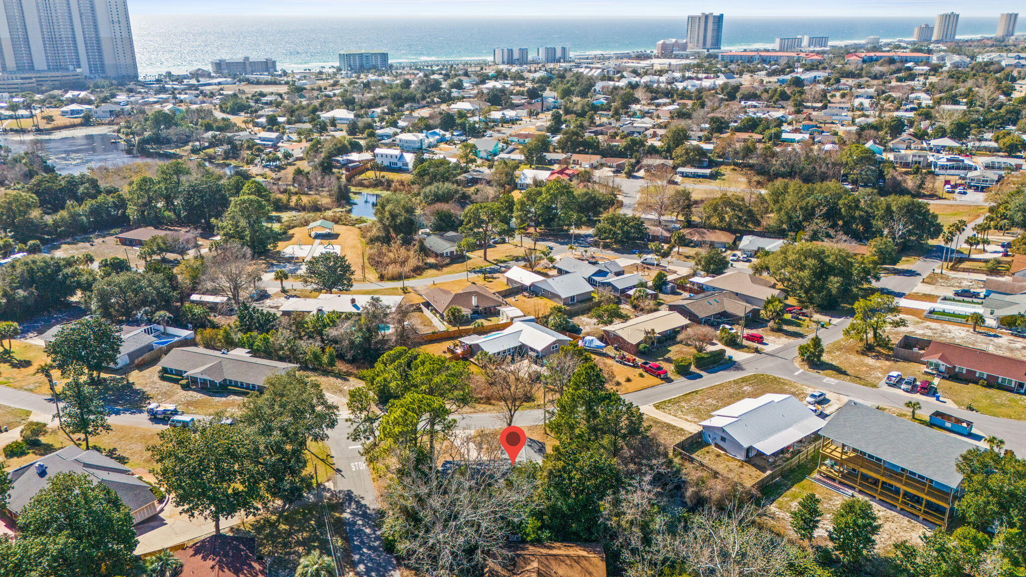 LAKESIDE VILLAS - Residential