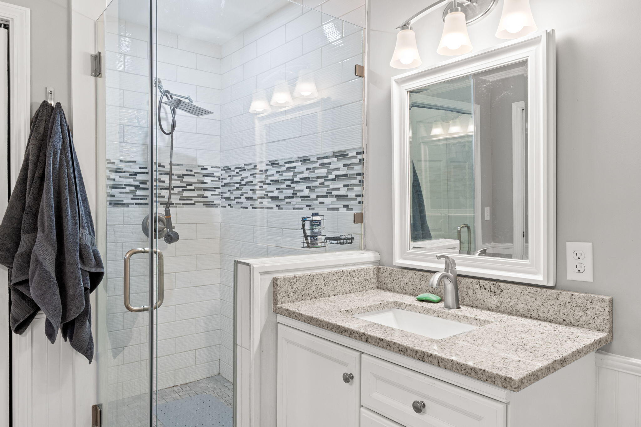 LAKESIDE VILLAS - Residential