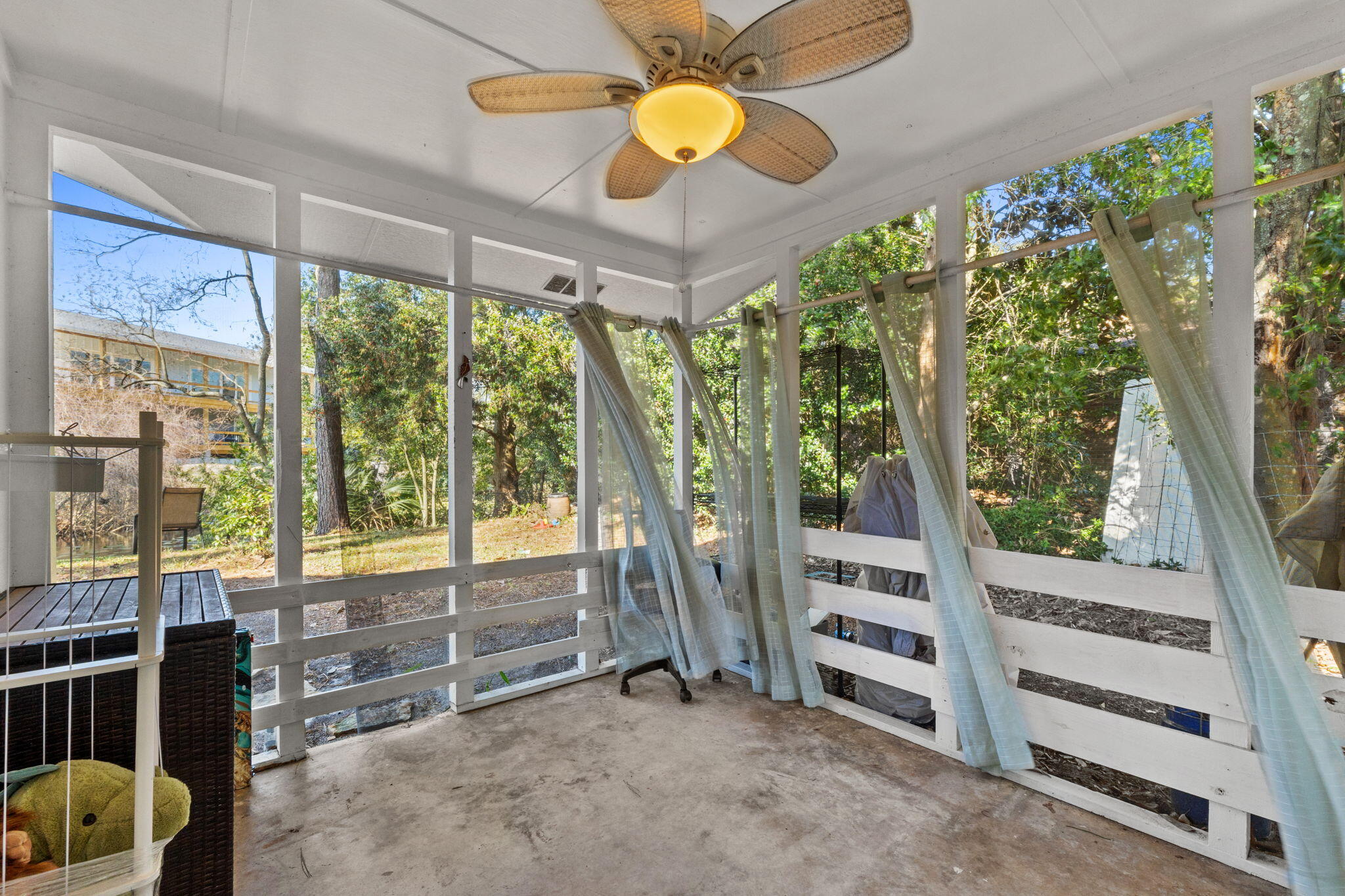 LAKESIDE VILLAS - Residential