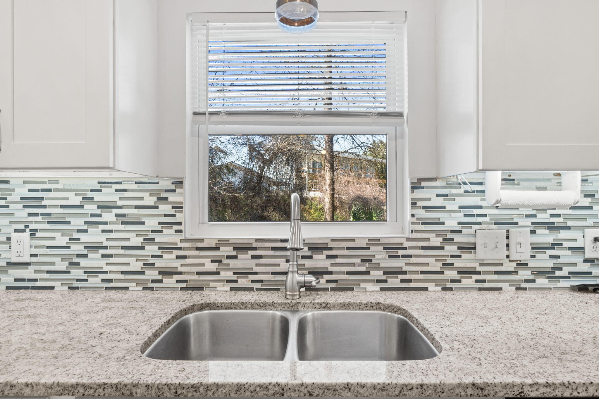 LAKESIDE VILLAS - Residential