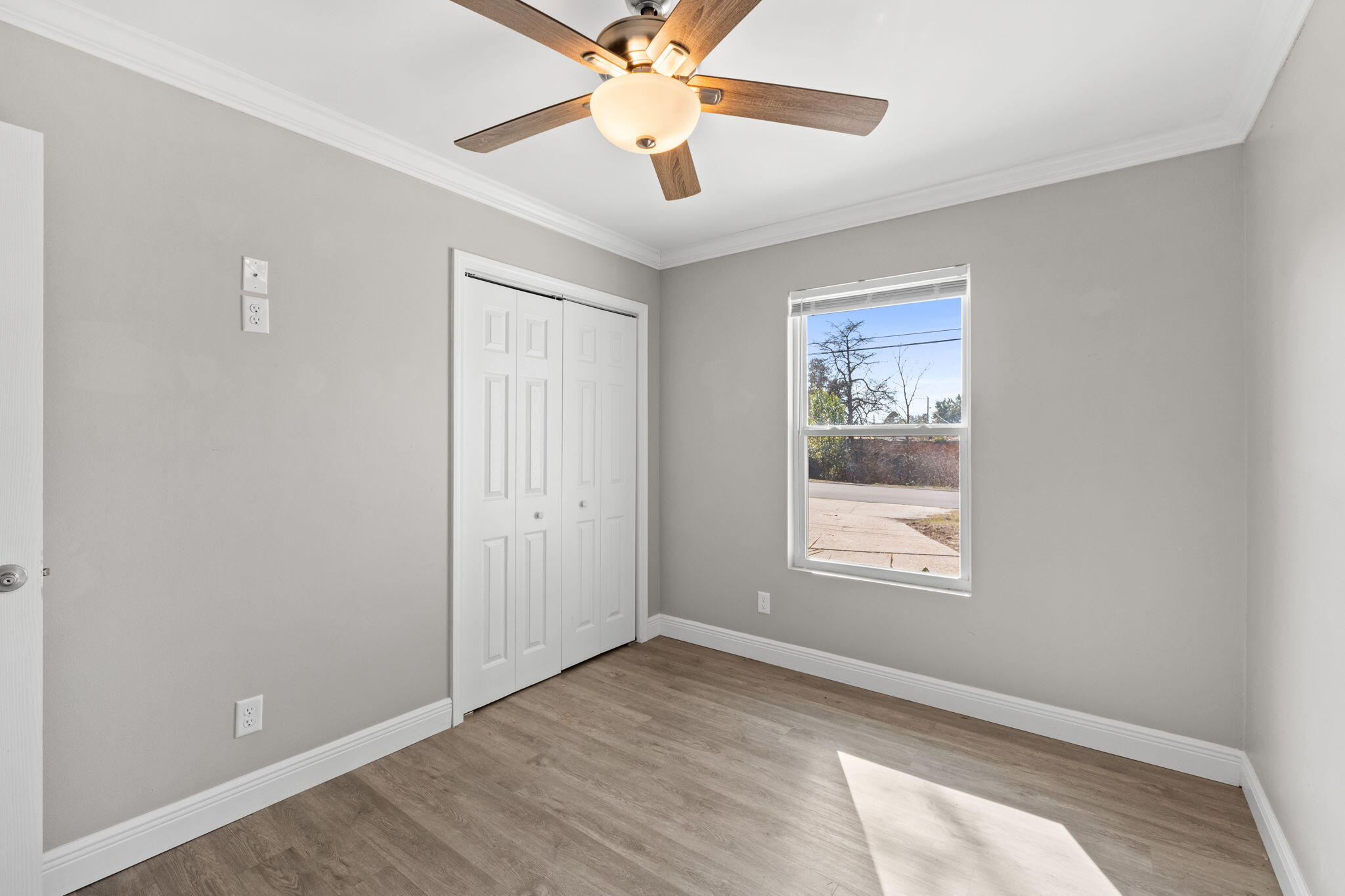 LAKESIDE VILLAS - Residential