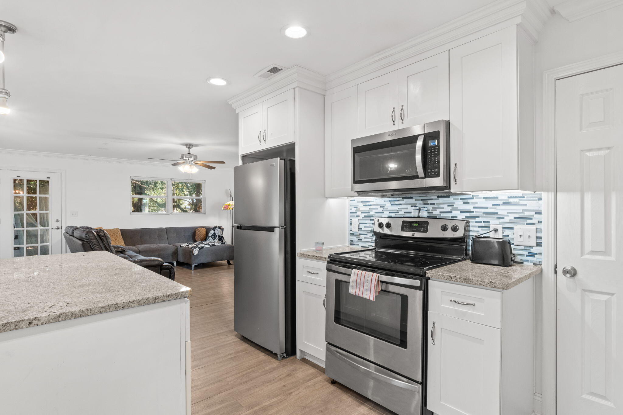 LAKESIDE VILLAS - Residential