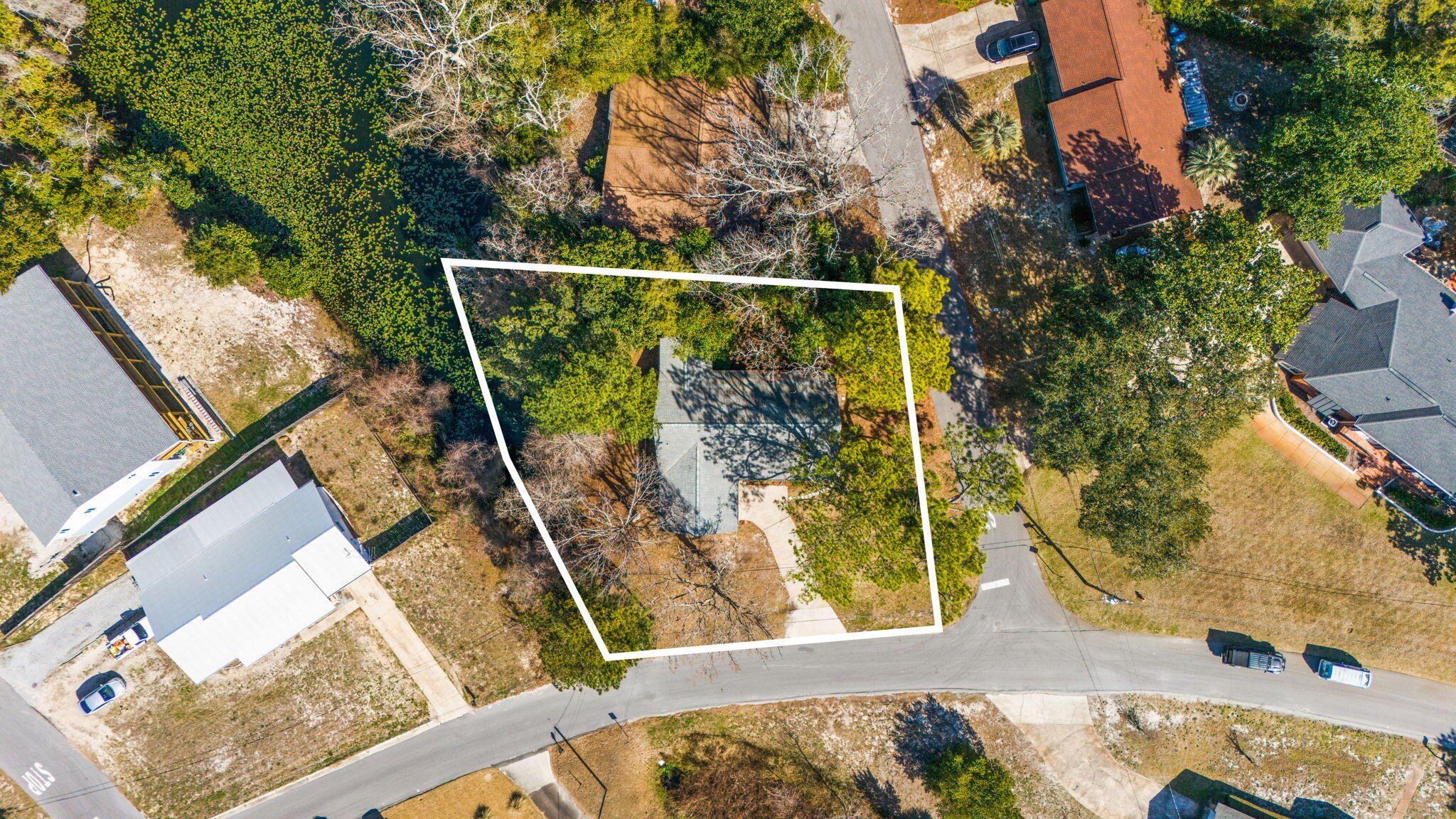 LAKESIDE VILLAS - Residential