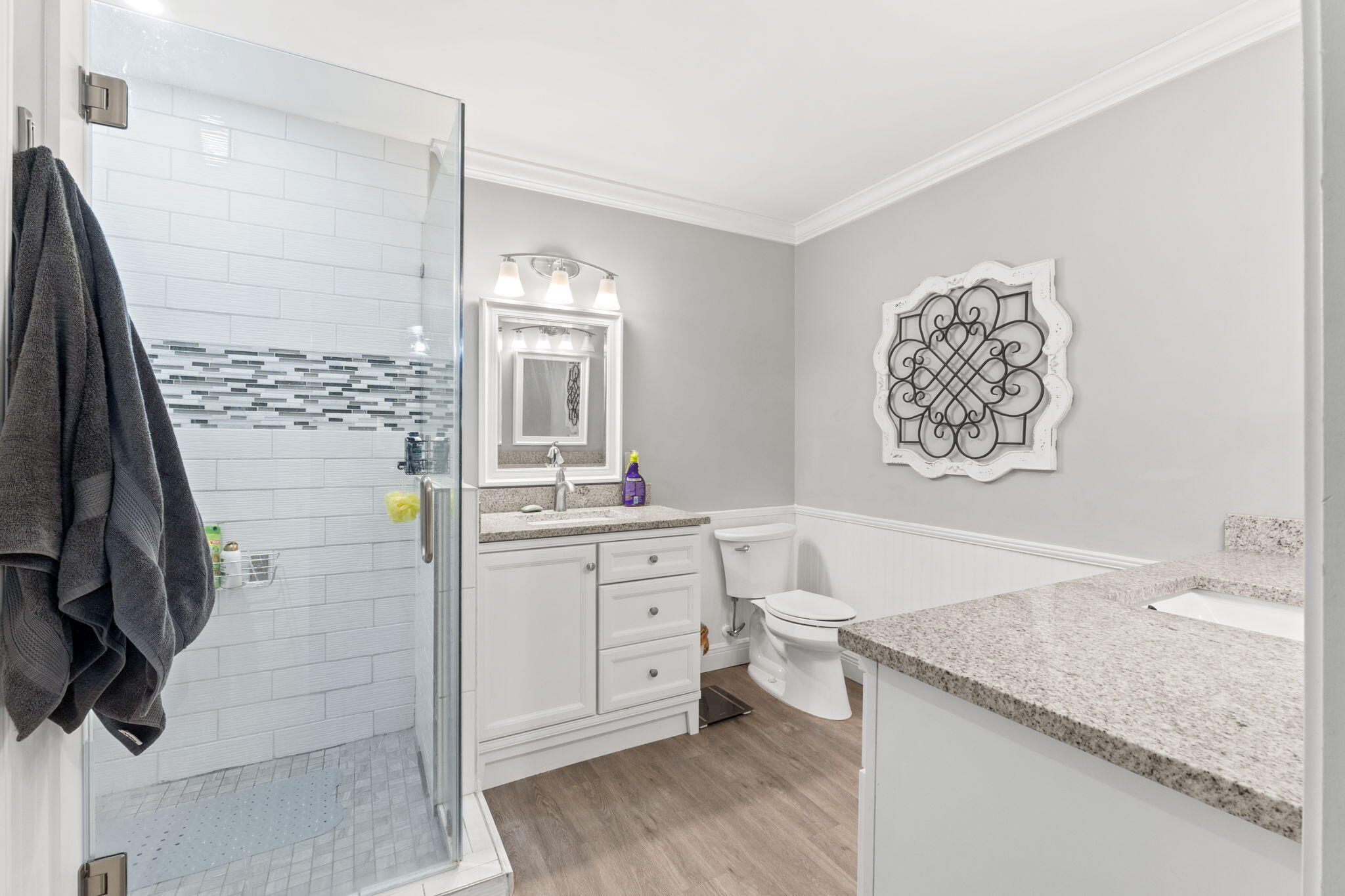 LAKESIDE VILLAS - Residential