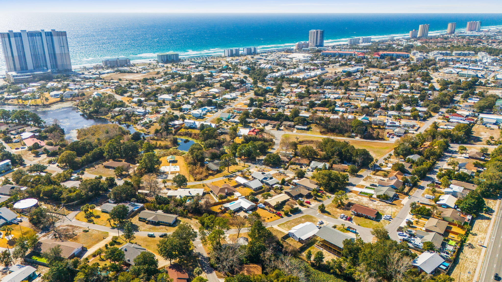 LAKESIDE VILLAS - Residential