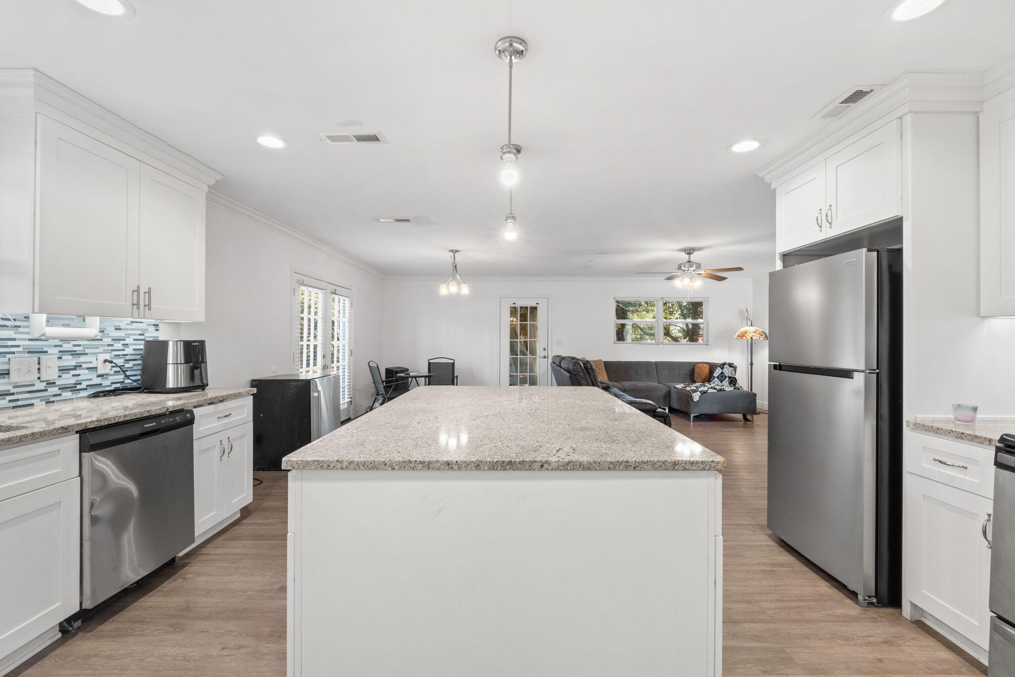 LAKESIDE VILLAS - Residential