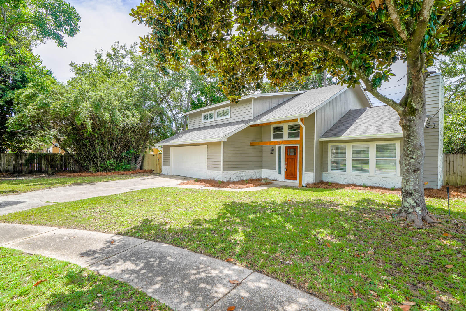 MARY ESTHER - Residential