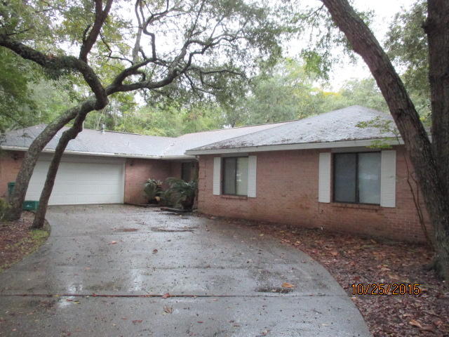 ''REO'' Great location in Oaklake neighborhood of Bluewater Bay. Wonderful treed lot at end street. No neighbor behind you or to one side. If you are looking for an investment property that you can make all your own, take a look at this home.