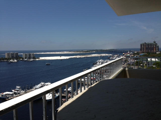 DESTIN YACHT CLUB - Residential Lease