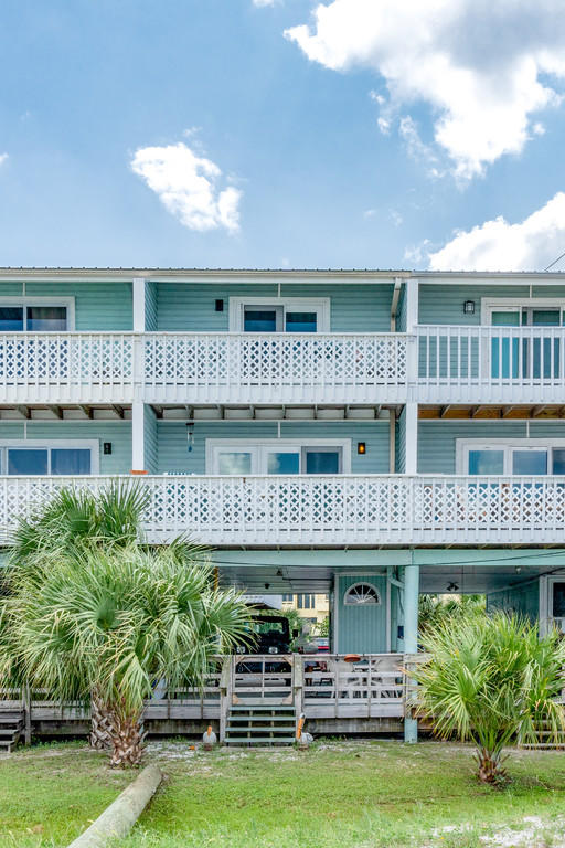 SANDCASTLE BEACH HOMES PHASE II LOT 3 BLK G AS DES IN OR 2948 PG 1072 - Residential